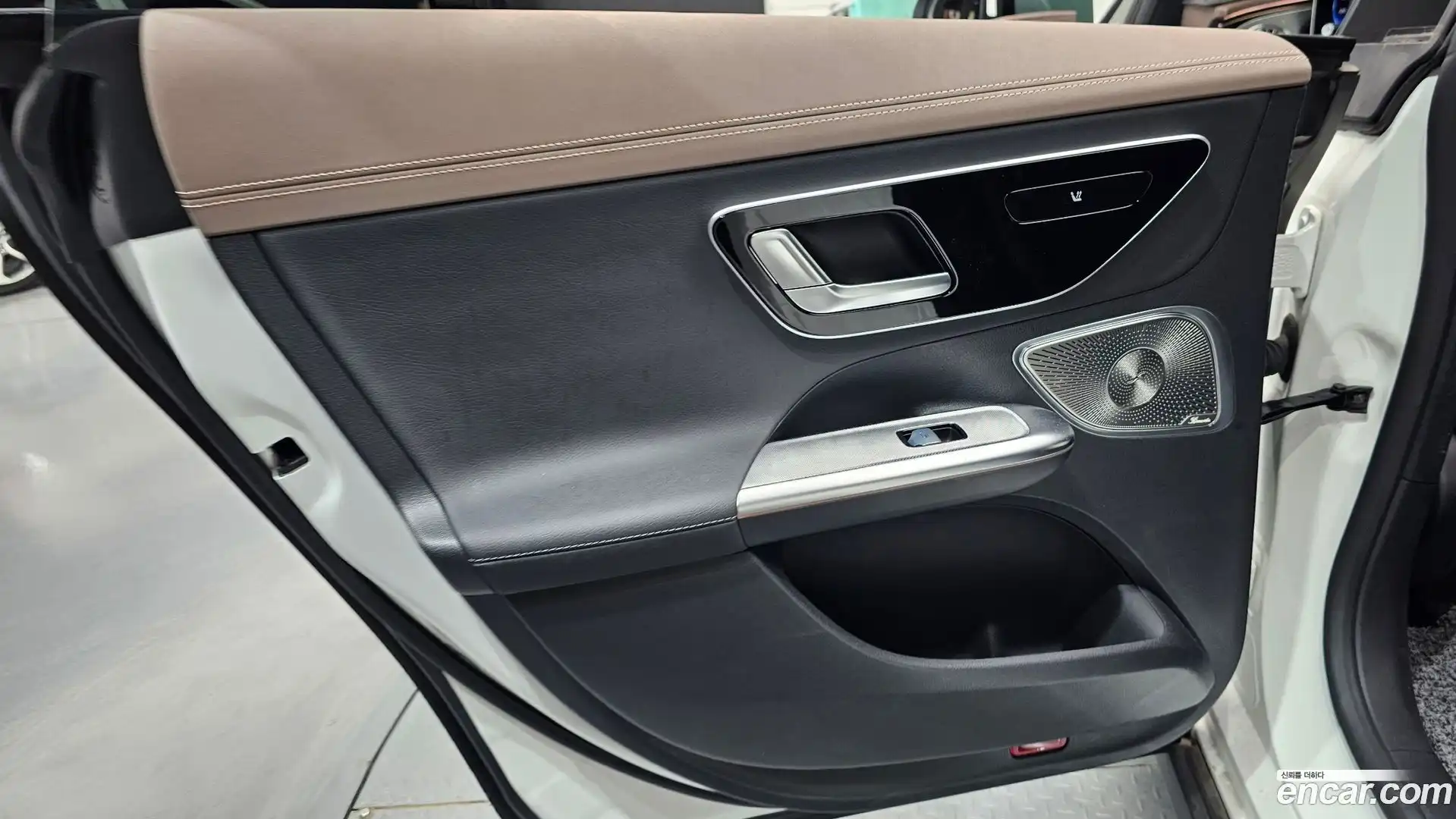 EQE Mercedes-Benz 2023.6-INNER-035