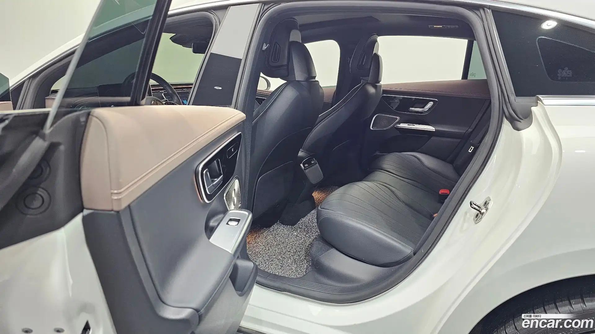 EQE Mercedes-Benz 2023.6-INNER-036