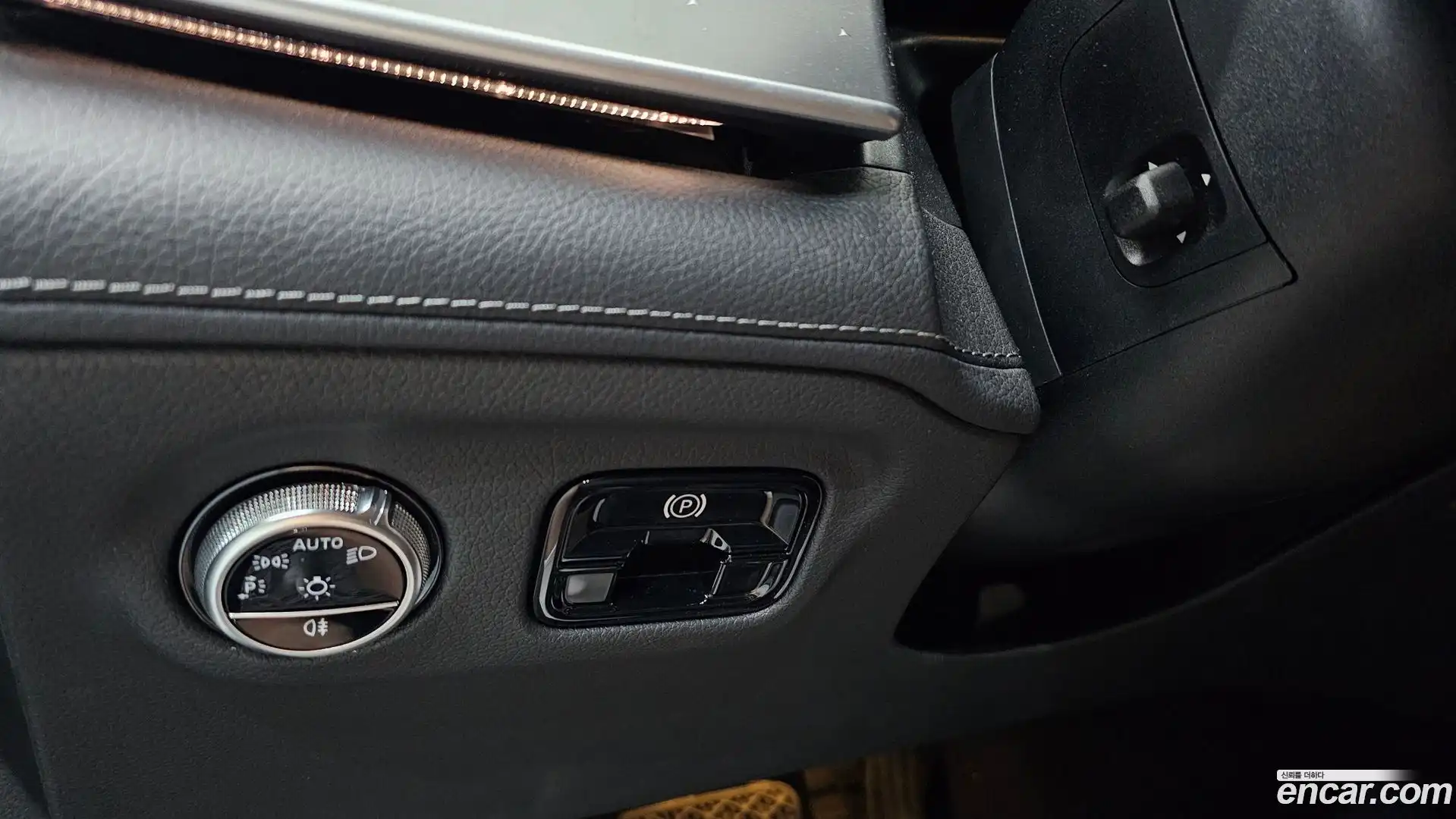 EQE Mercedes-Benz 2023.6-OPTION-041
