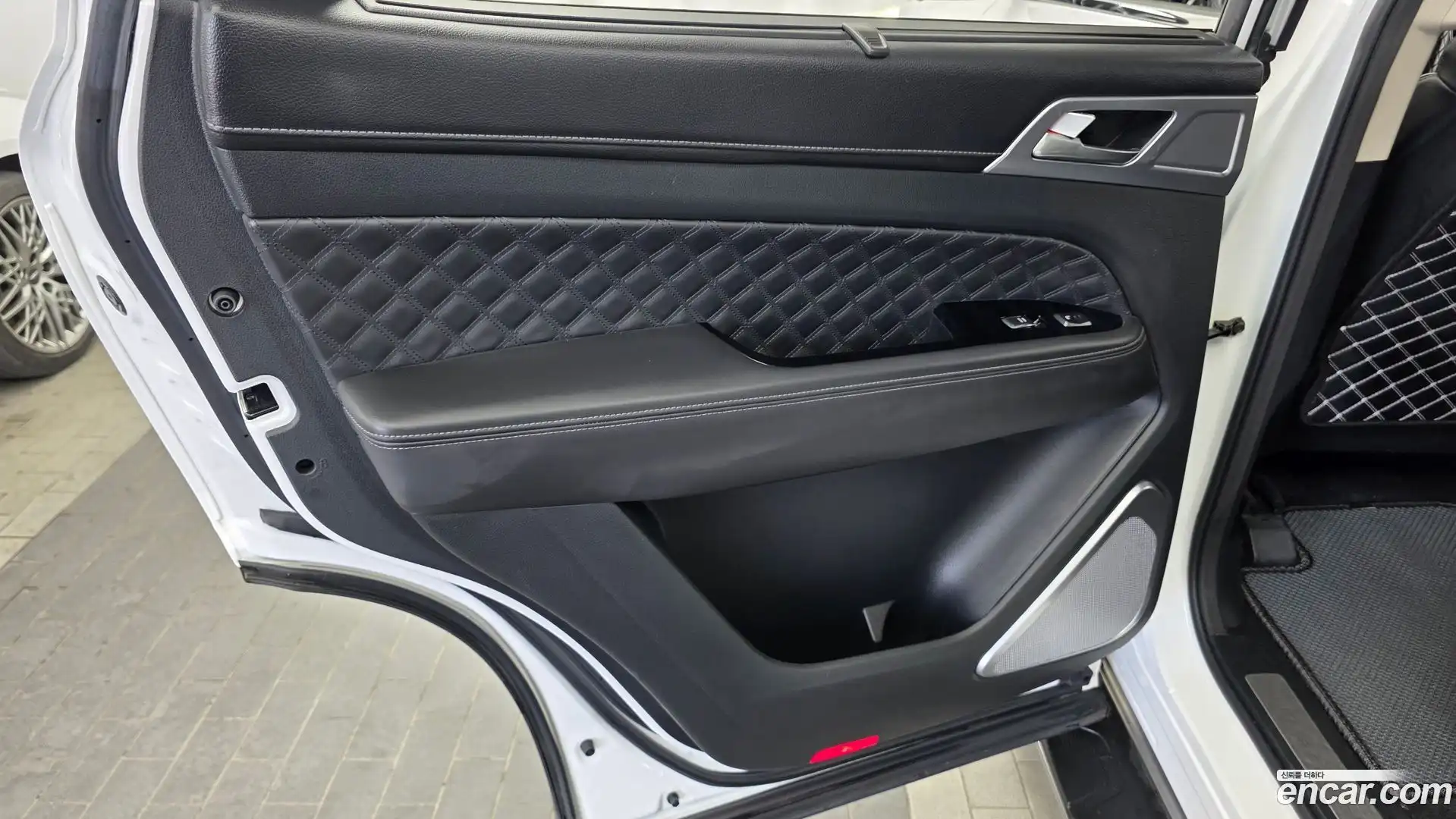 Rexton KG Mobility 2020.11-INNER-035