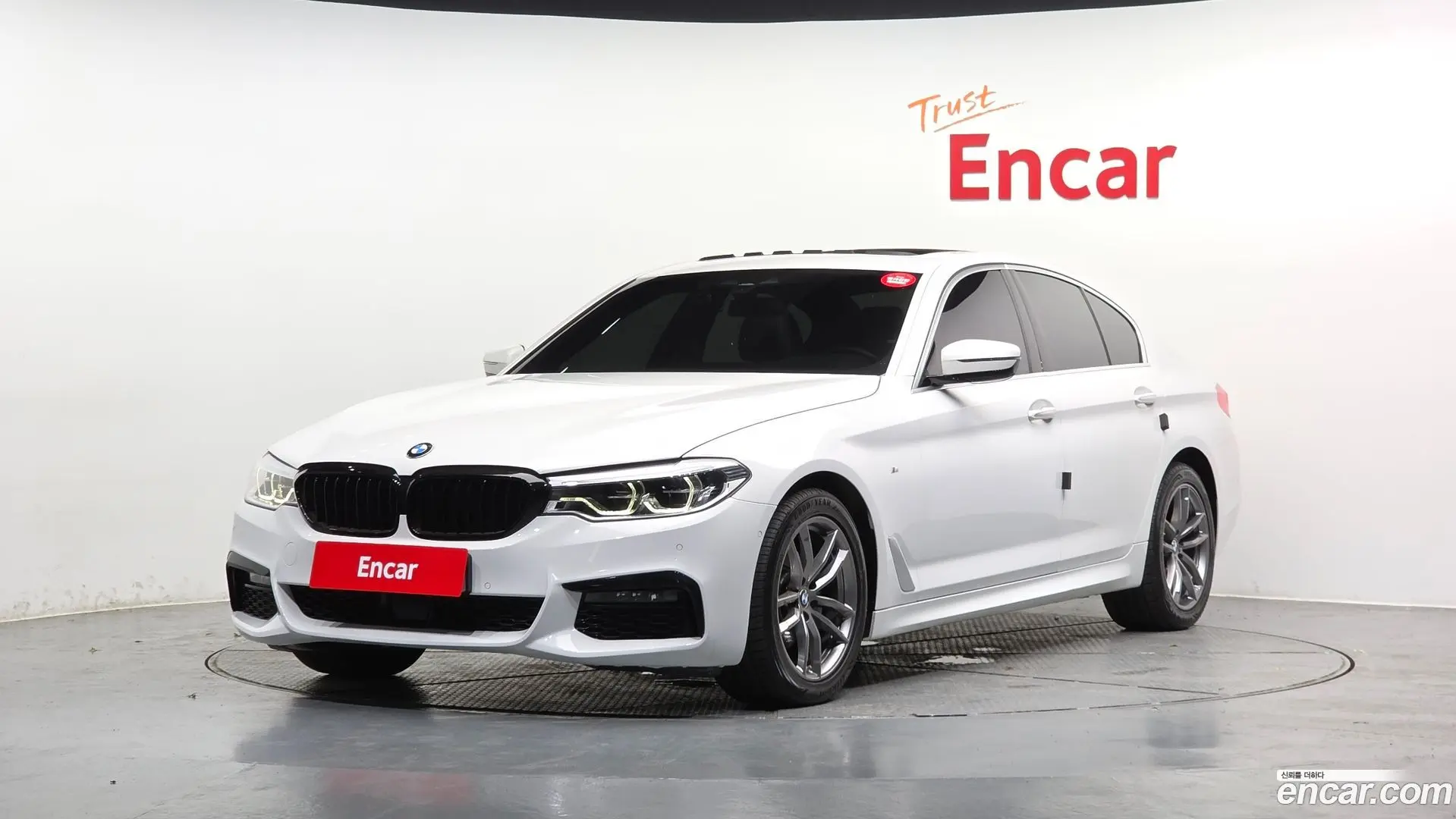 Main__Slider__Photo:5-Series BMW 2017.9-0