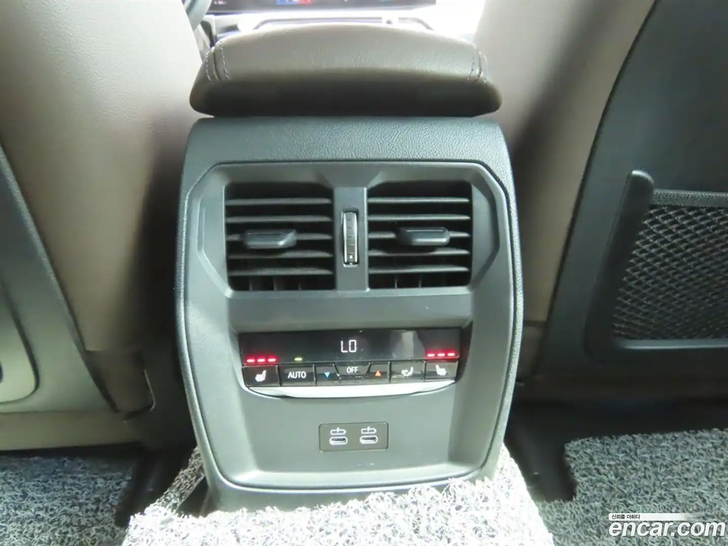 i4 BMW 2023.1-INNER-008