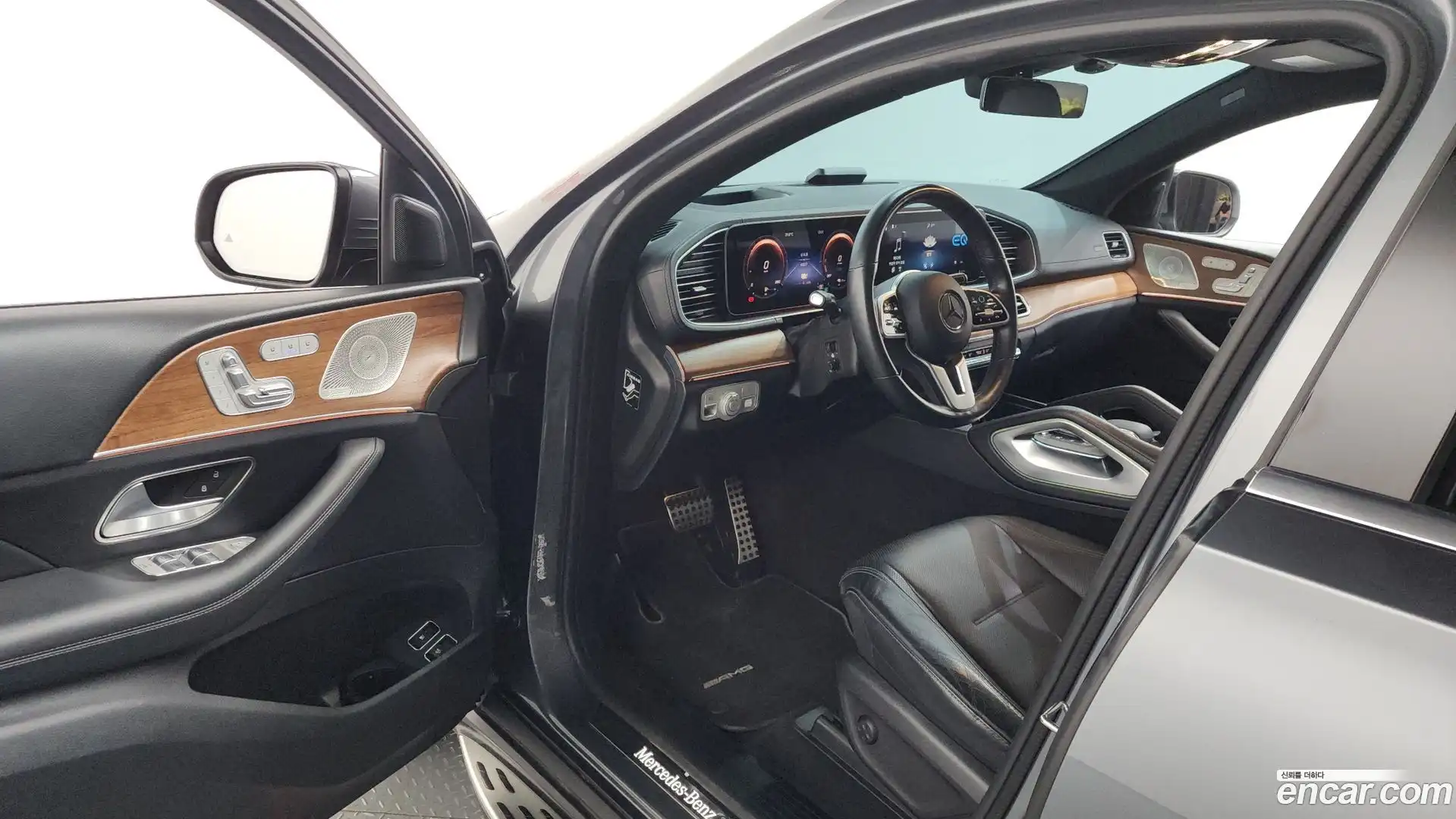 GLE-Class Mercedes-Benz 2021.11-INNER-010
