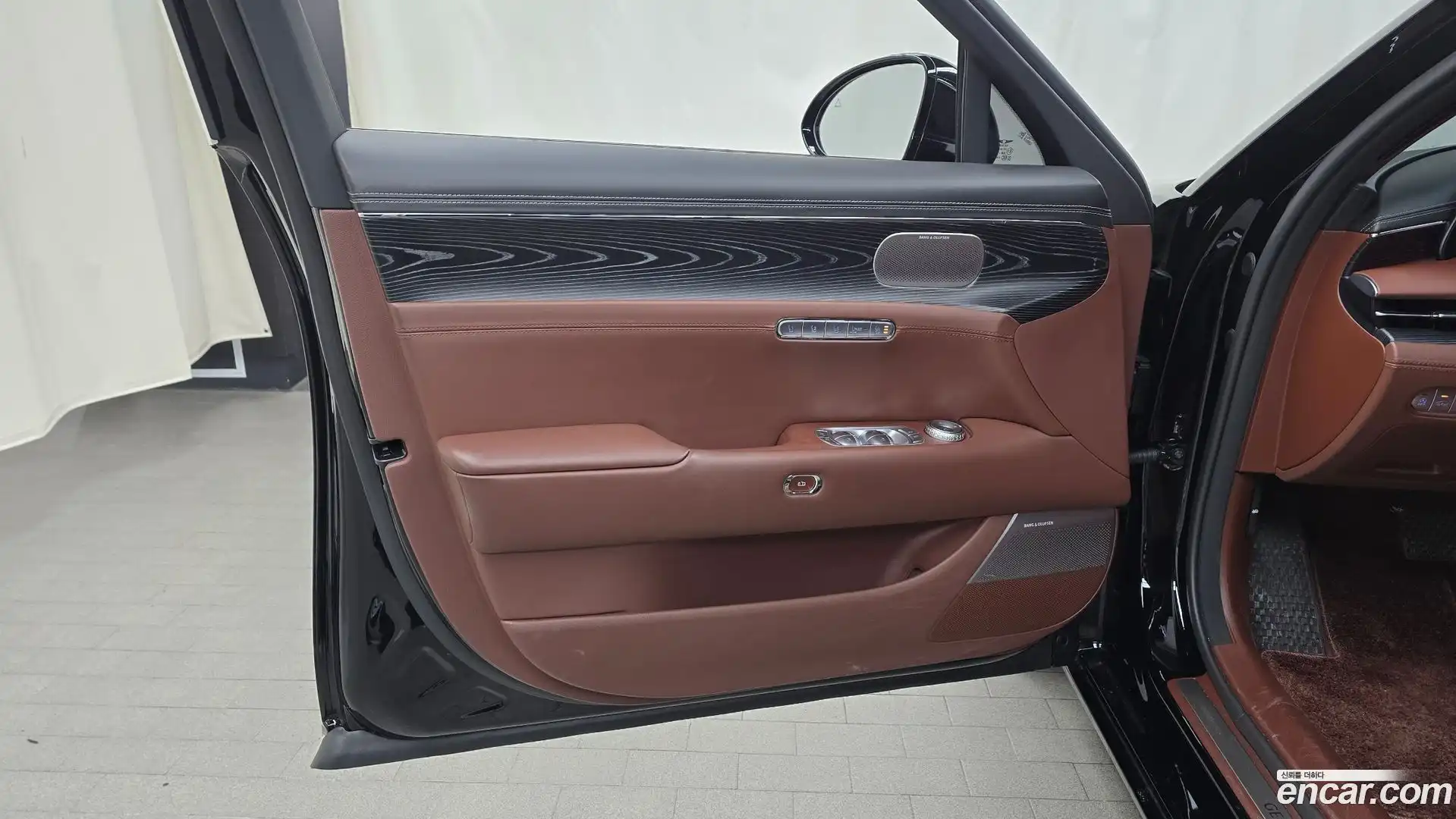 G90 Genesis 2024.0-INNER-034