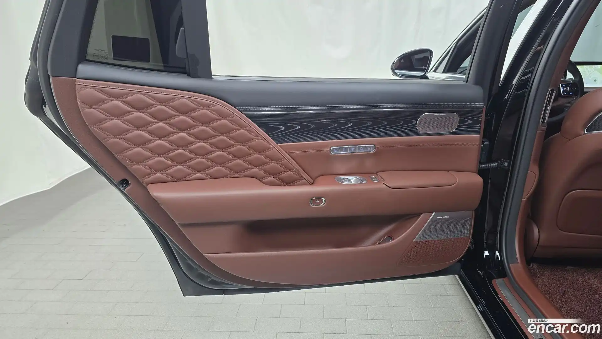 G90 Genesis 2024.0-INNER-035