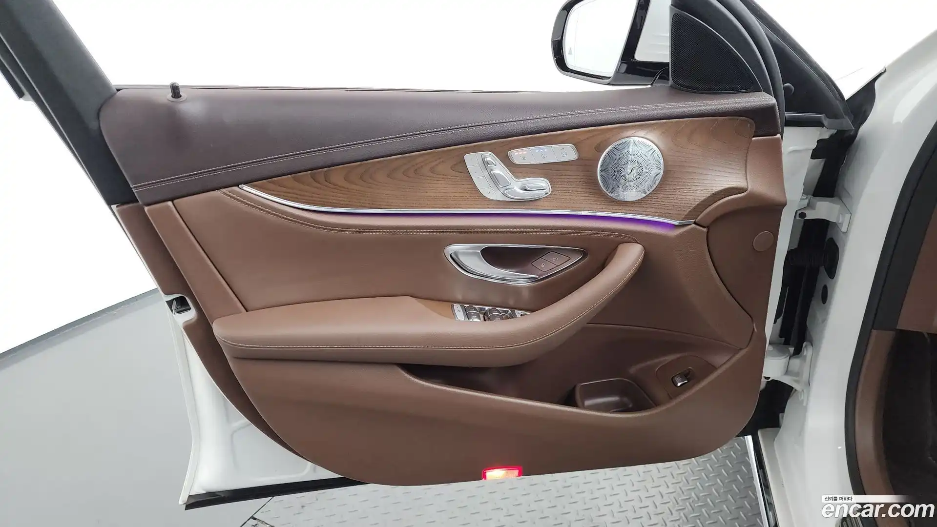 E-Class Mercedes-Benz 2020.1-INNER-034