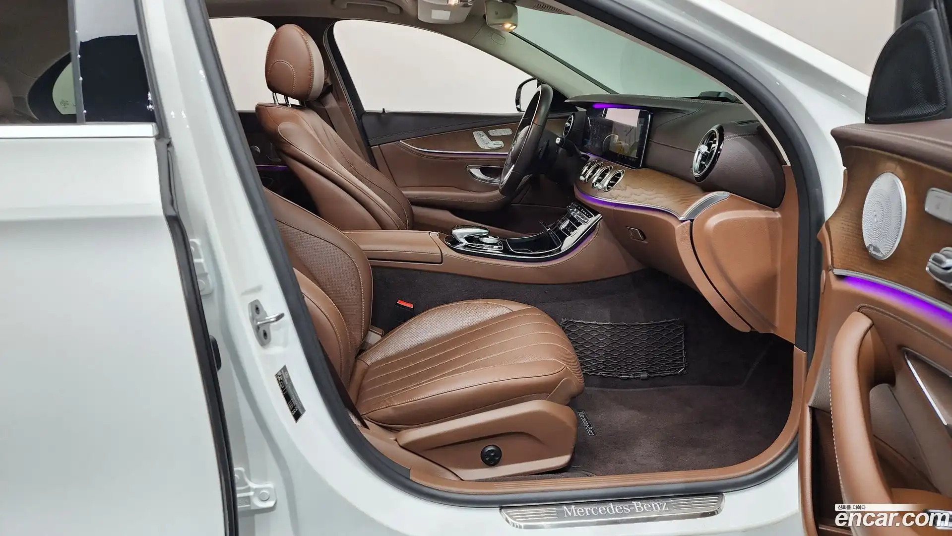 E-Class Mercedes-Benz 2020.1-INNER-036