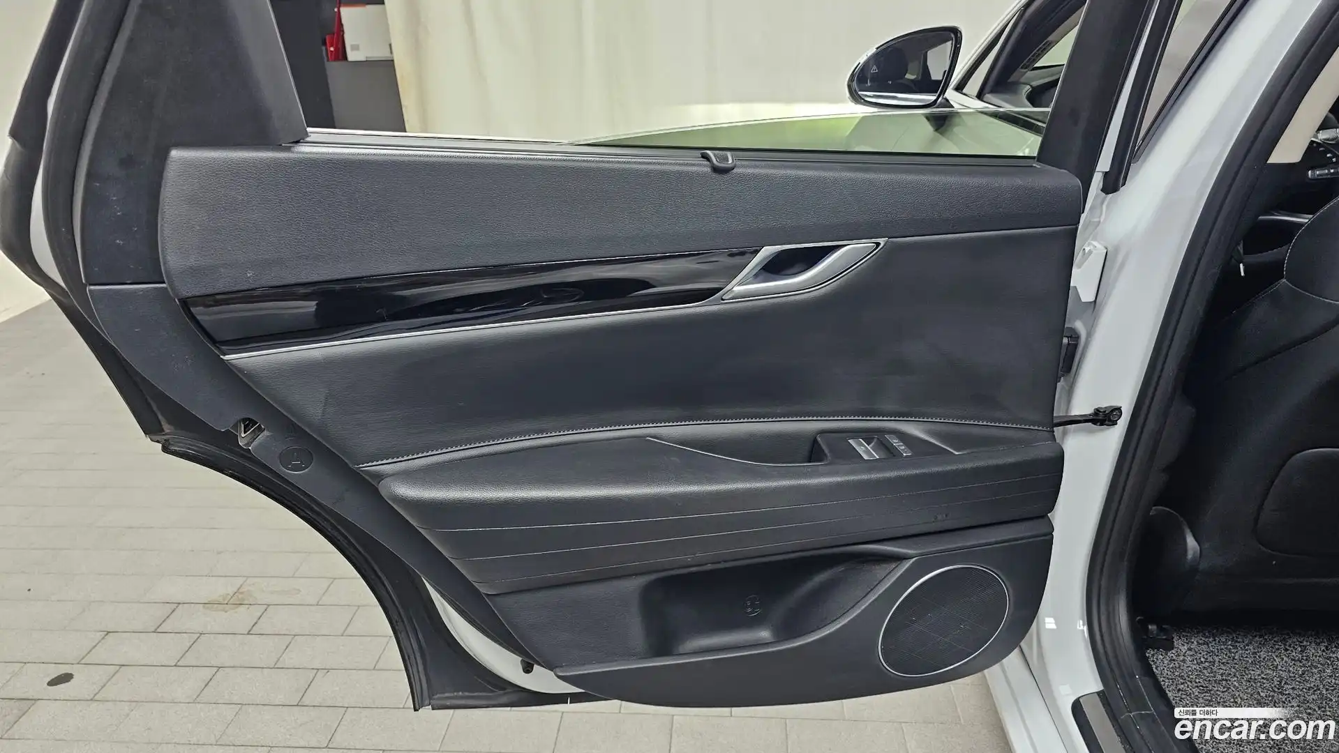 G80 Genesis 2022.8-INNER-035
