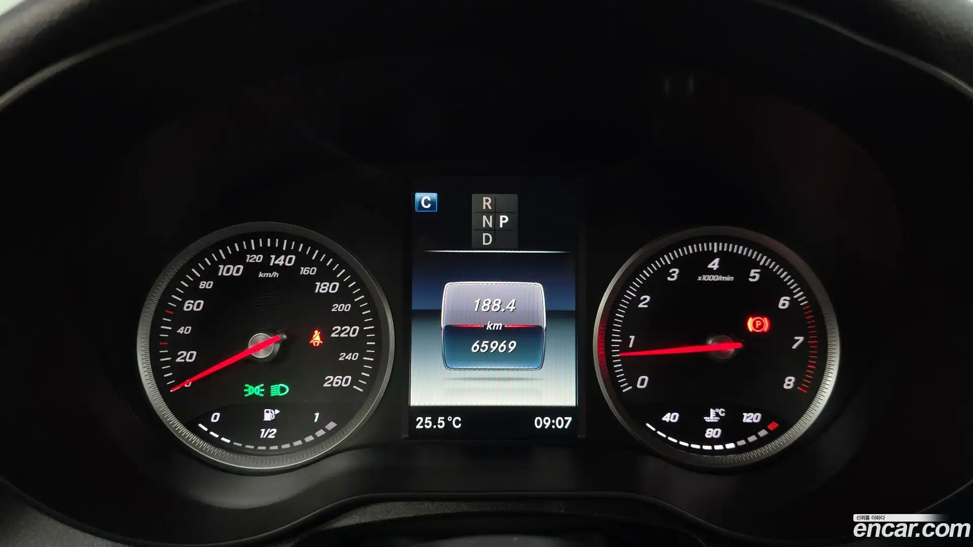 GLC-Class Mercedes-Benz 2019.5-INNER-008