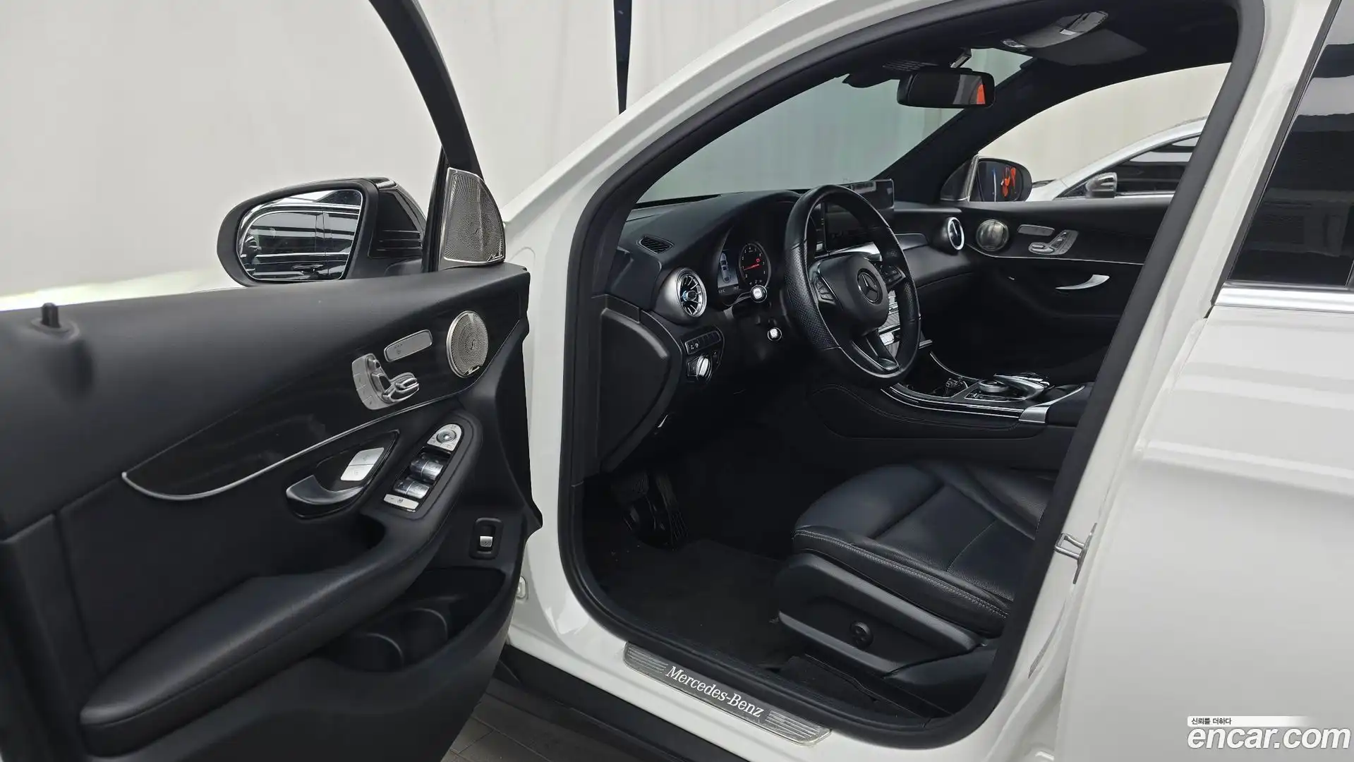 GLC-Class Mercedes-Benz 2019.5-INNER-010