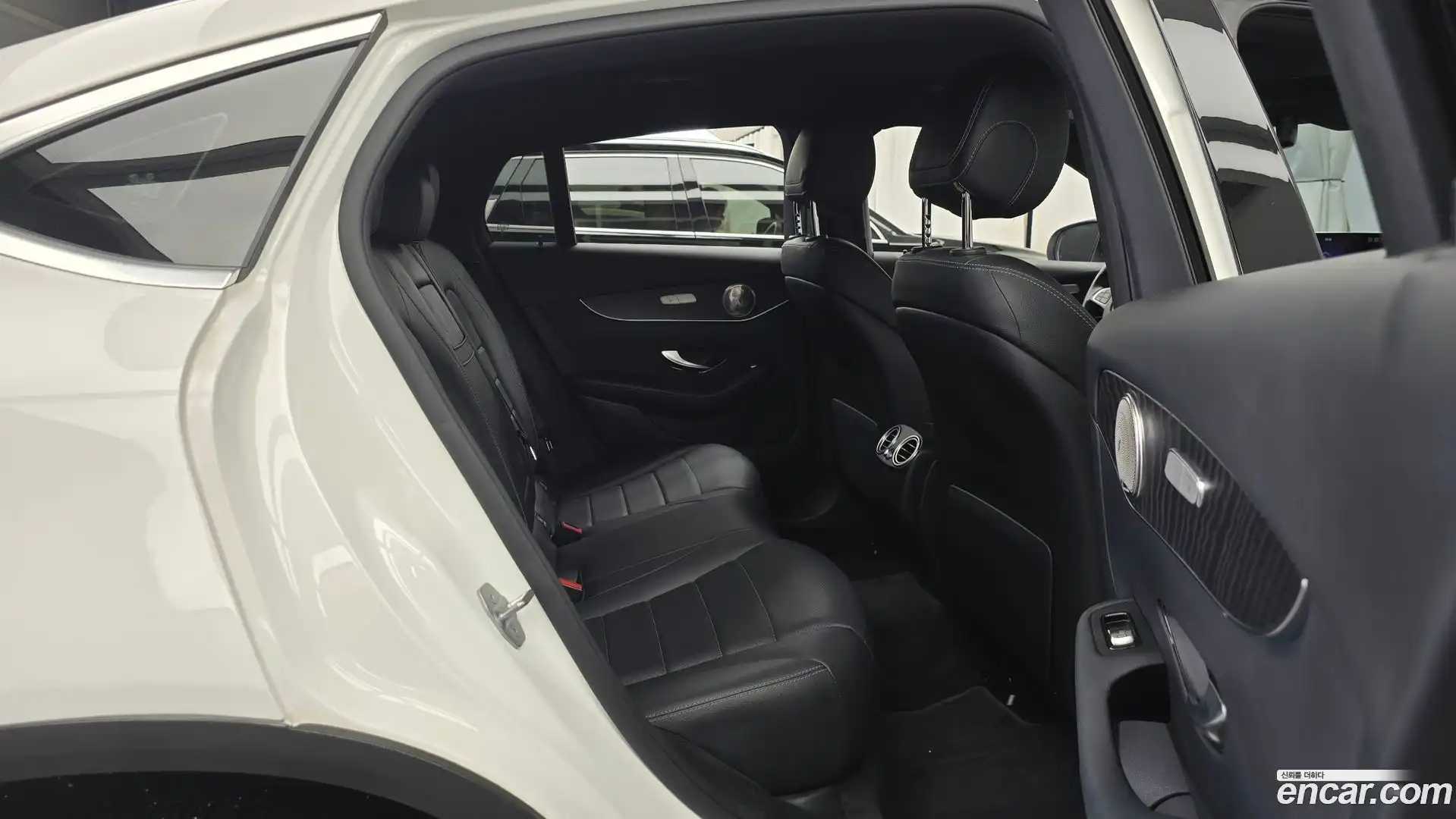 GLC-Class Mercedes-Benz 2019.5-OPTION-015