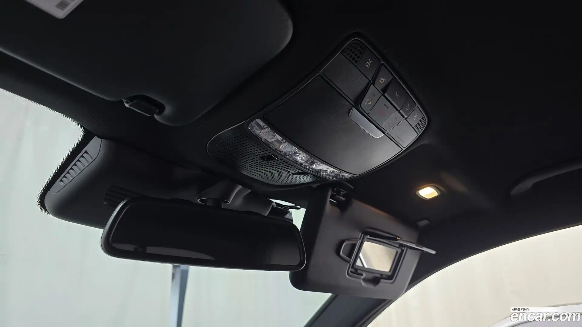 GLC-Class Mercedes-Benz 2019.5-OPTION-022