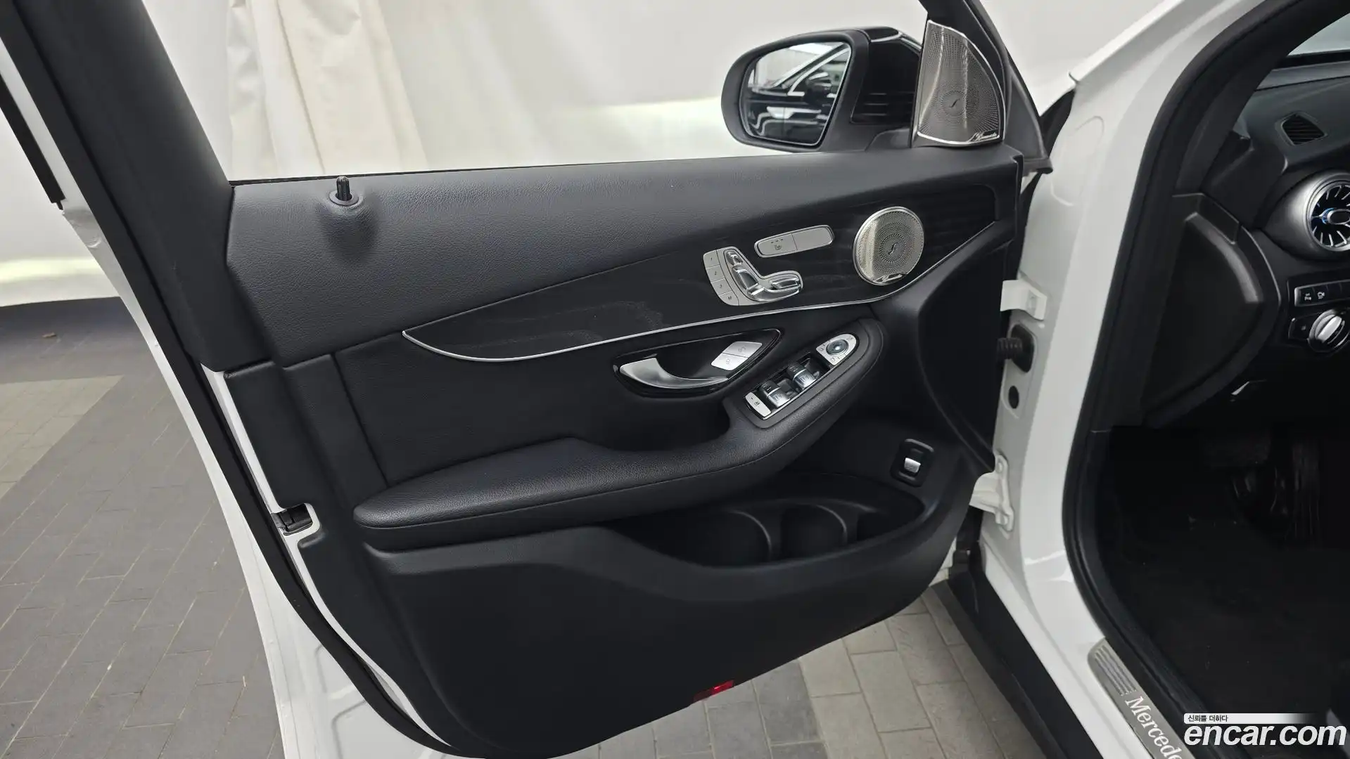 GLC-Class Mercedes-Benz 2019.5-INNER-034