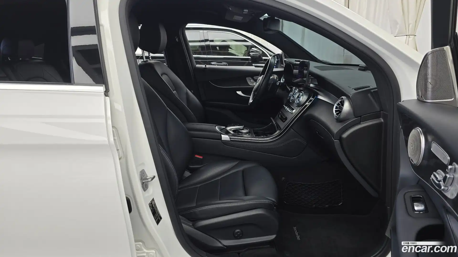 GLC-Class Mercedes-Benz 2019.5-INNER-036