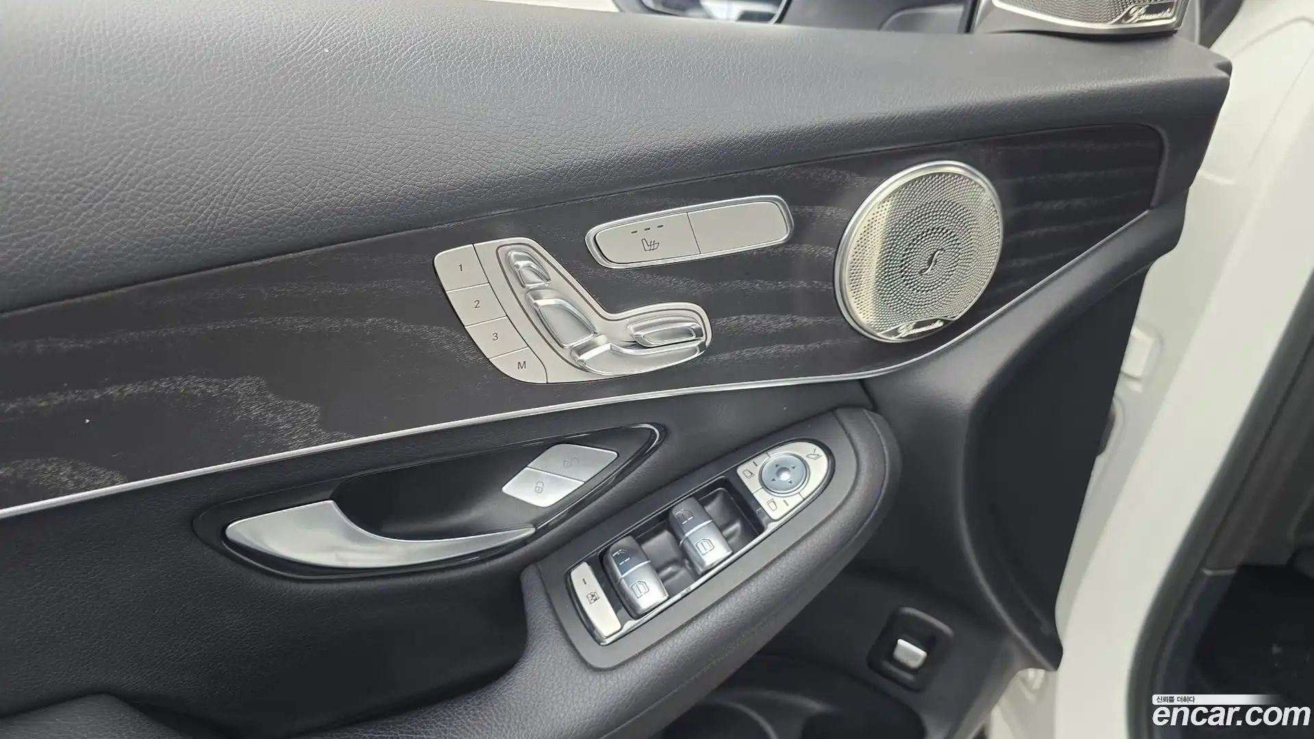 GLC-Class Mercedes-Benz 2019.5-OPTION-040