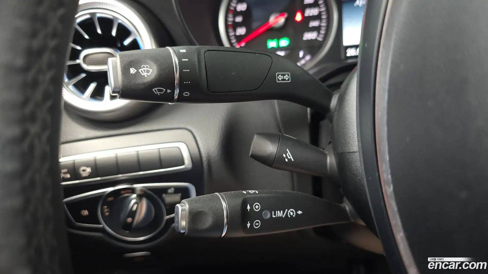GLC-Class Mercedes-Benz 2019.5-OPTION-041