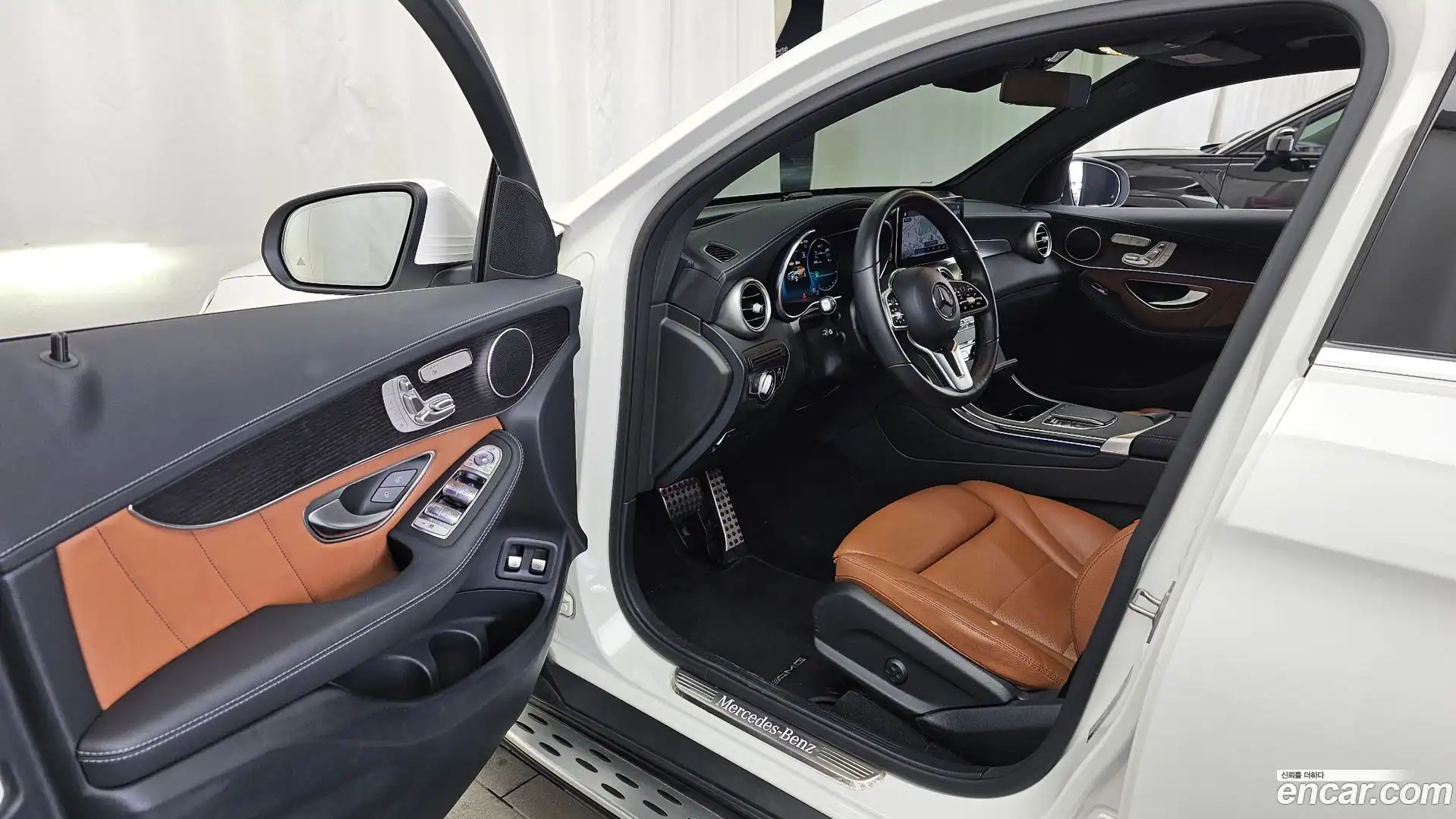 GLC-Class Mercedes-Benz 2022.2-INNER-010
