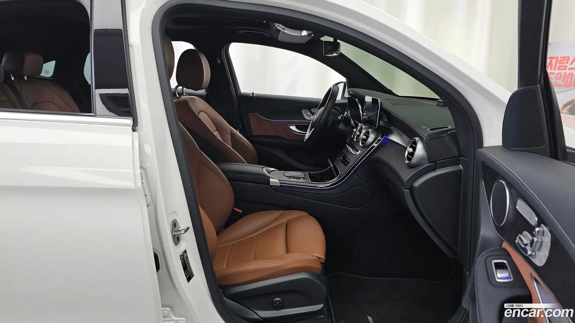GLC-Class Mercedes-Benz 2022.2-OPTION-015