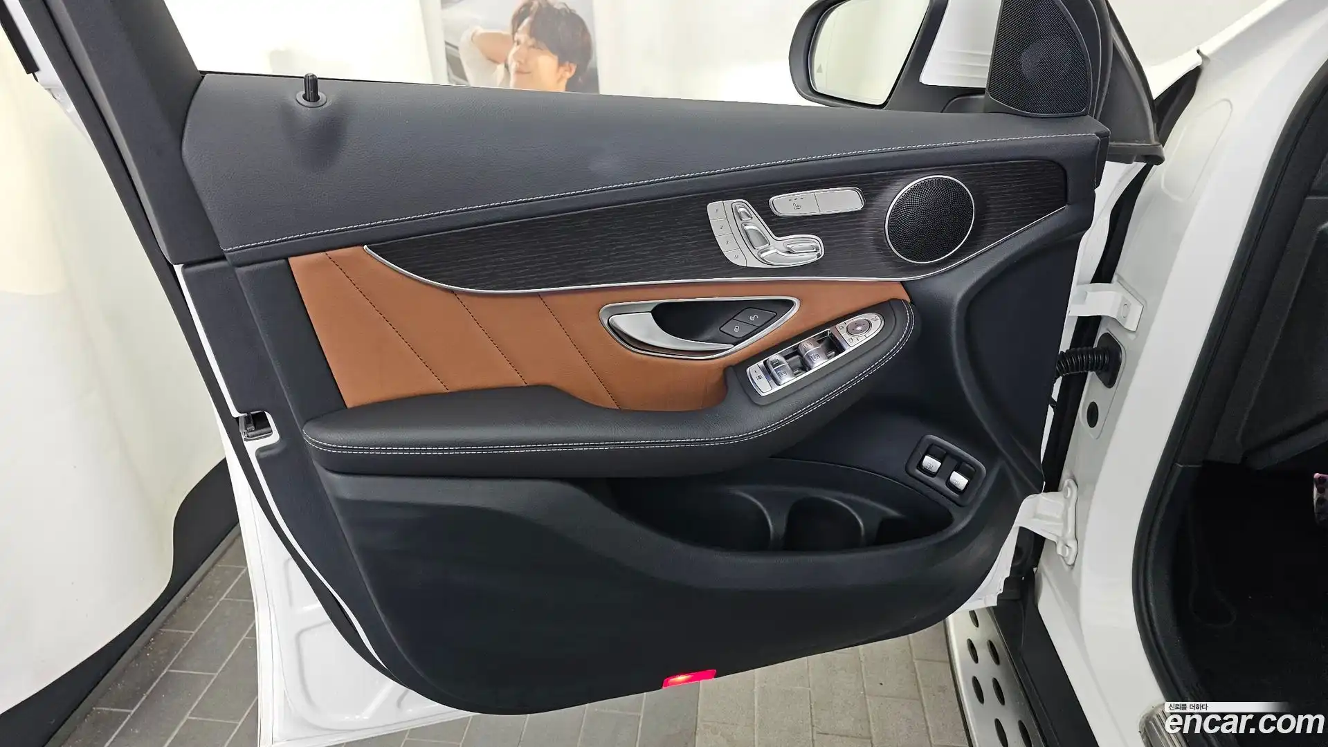 GLC-Class Mercedes-Benz 2022.2-INNER-034