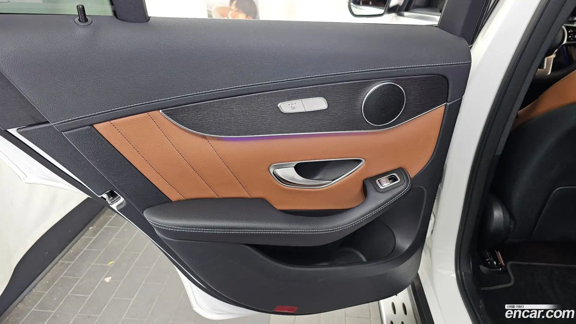 GLC-Class Mercedes-Benz 2022.2-INNER-035