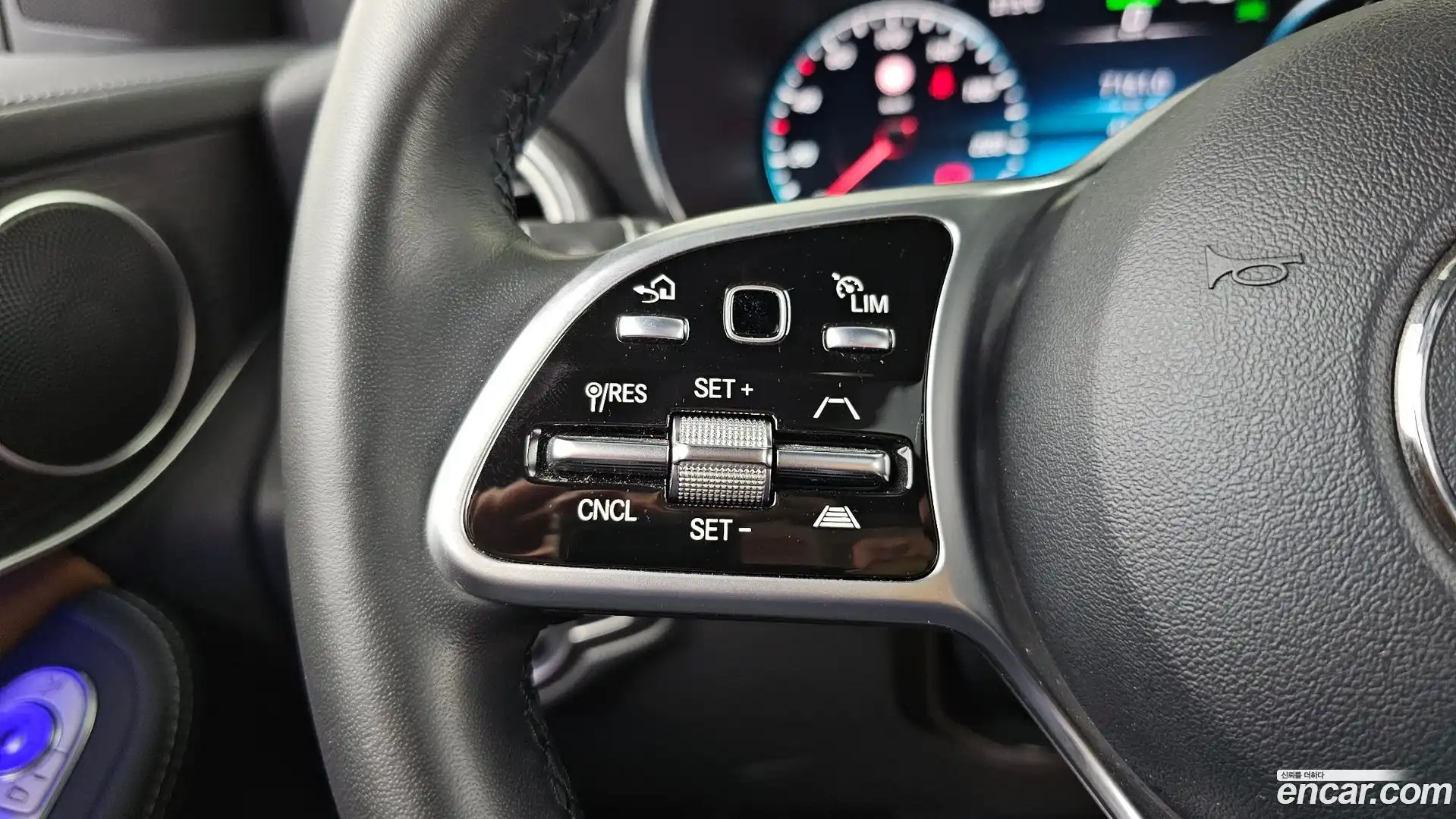 GLC-Class Mercedes-Benz 2022.2-OPTION-045