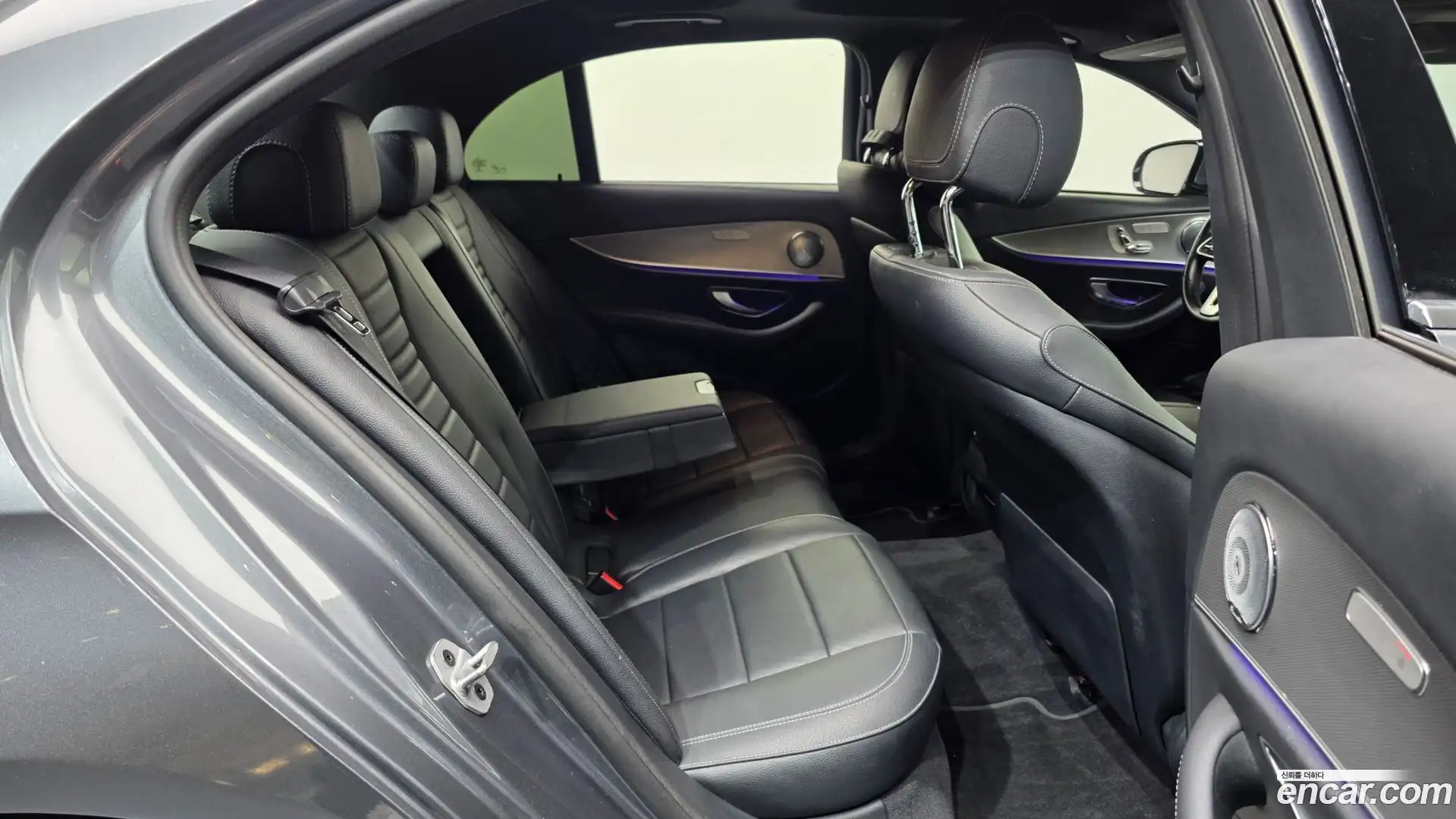 E-Class Mercedes-Benz 2018.10-OPTION-016