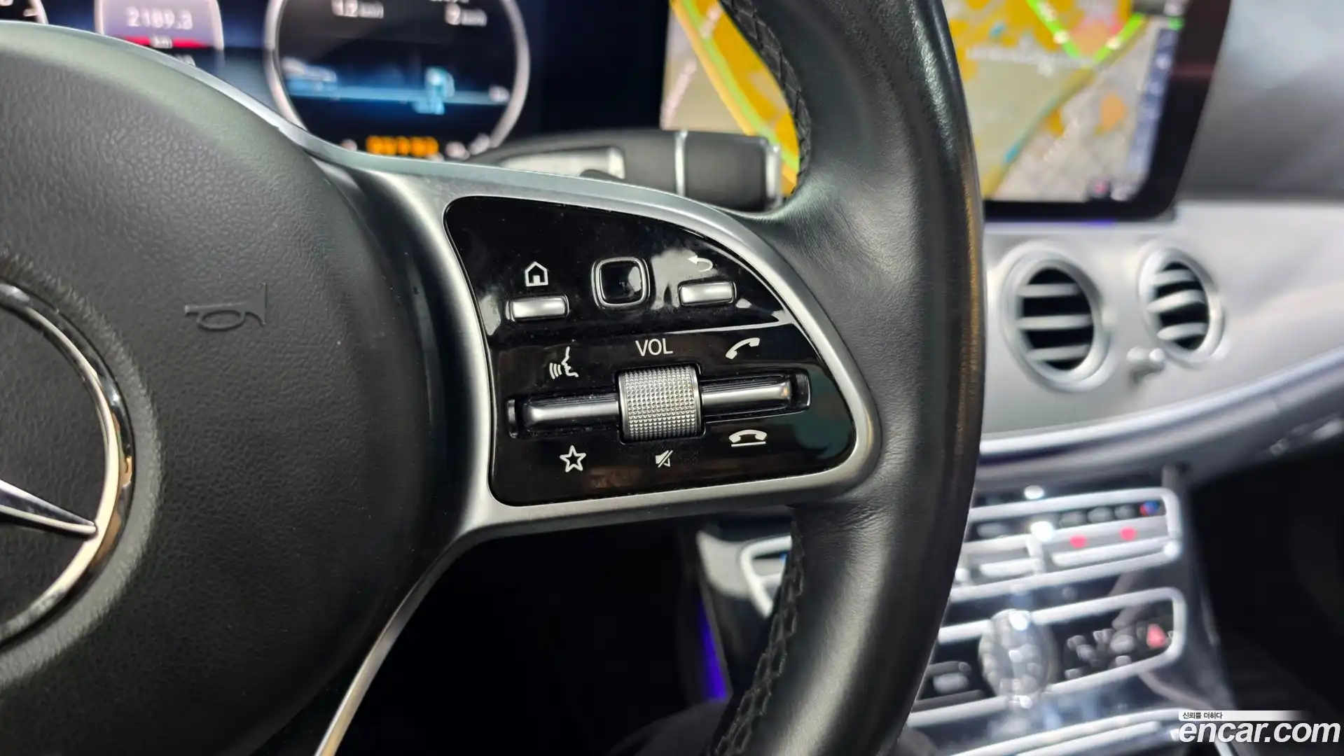 E-Class Mercedes-Benz 2018.10-OPTION-040
