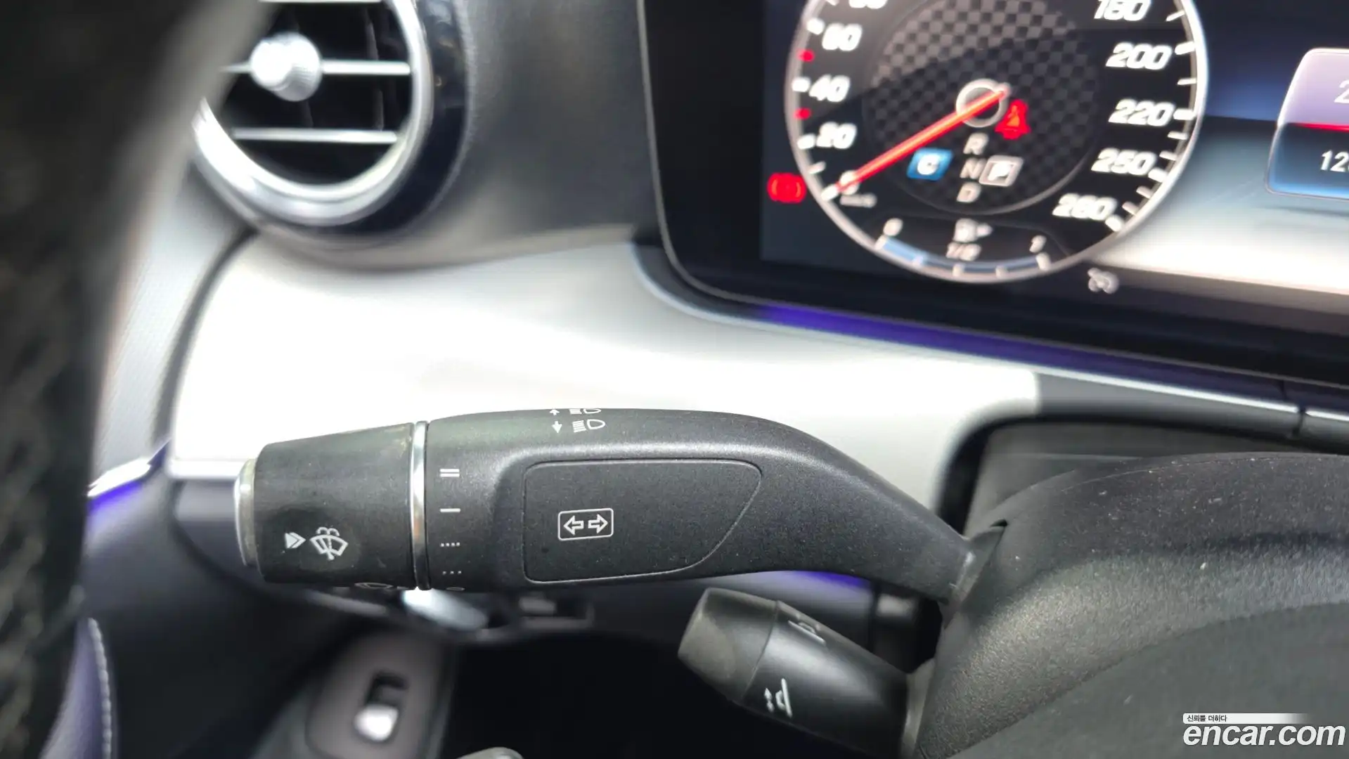 E-Class Mercedes-Benz 2018.10-OPTION-043