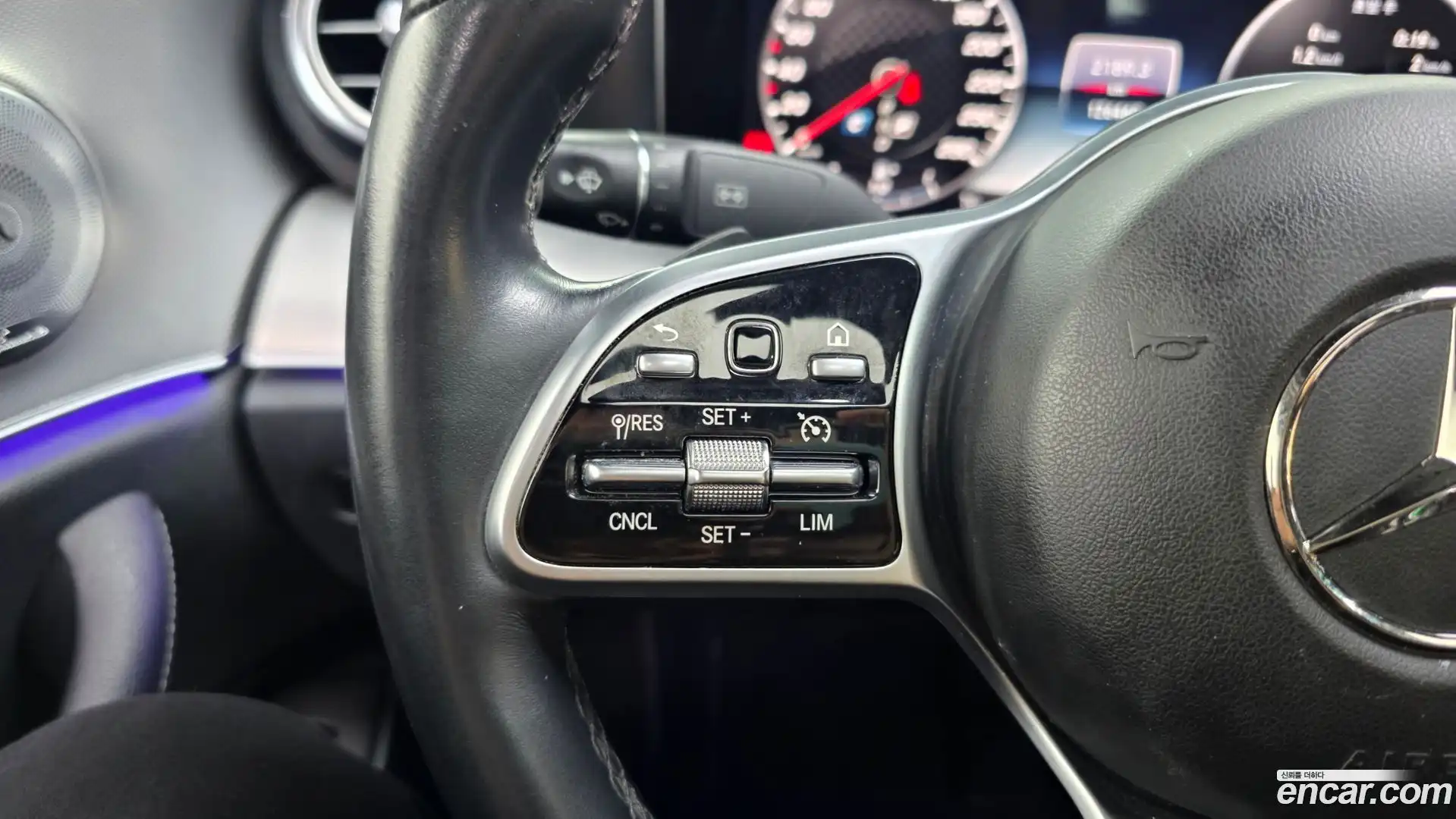 E-Class Mercedes-Benz 2018.10-OPTION-044