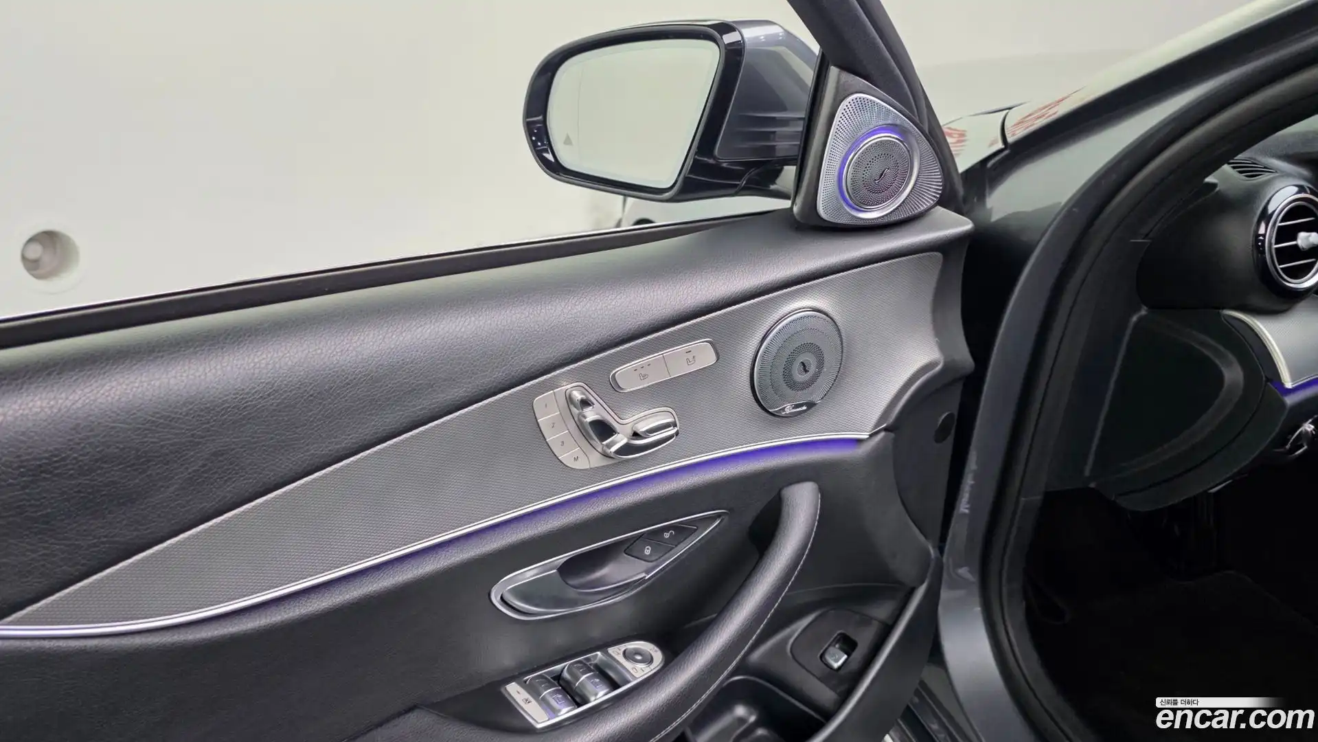 E-Class Mercedes-Benz 2018.10-OPTION-046