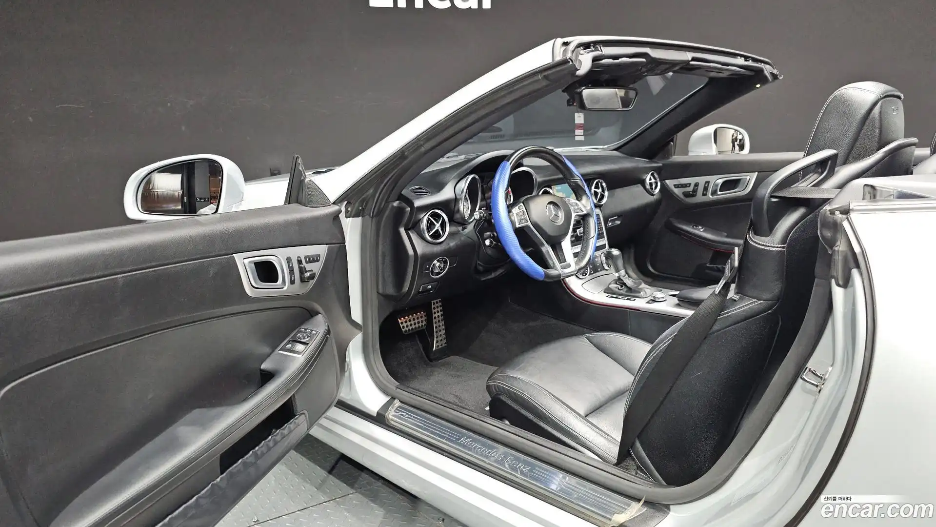 SLK-Class Mercedes-Benz 2015.3-INNER-010