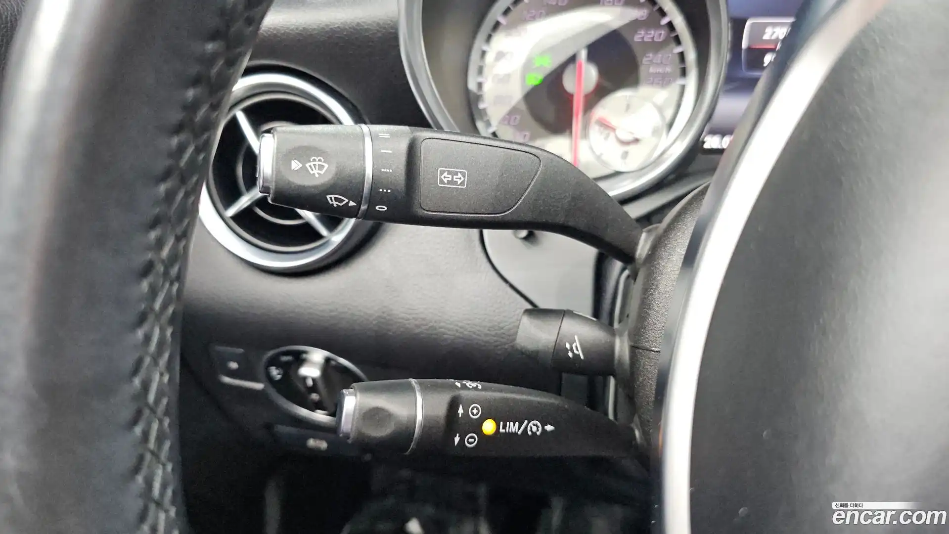 SLK-Class Mercedes-Benz 2015.3-OPTION-020