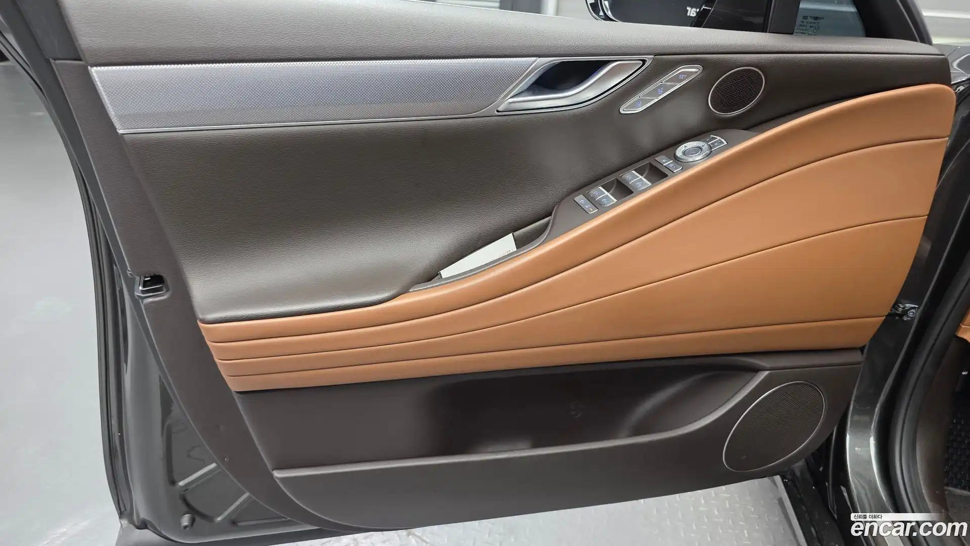 G80 Genesis 2022.0-INNER-034