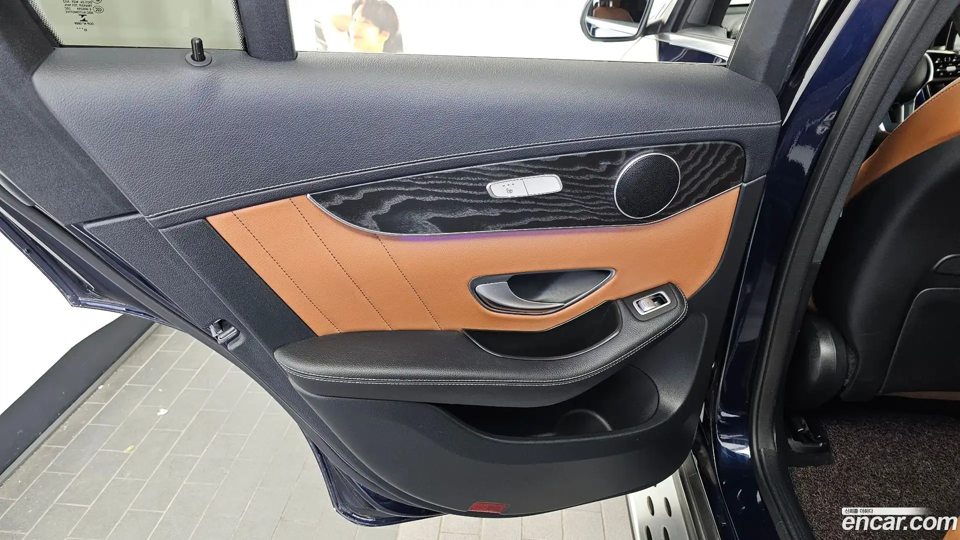 GLC-Class Mercedes-Benz 2023.4-INNER-035