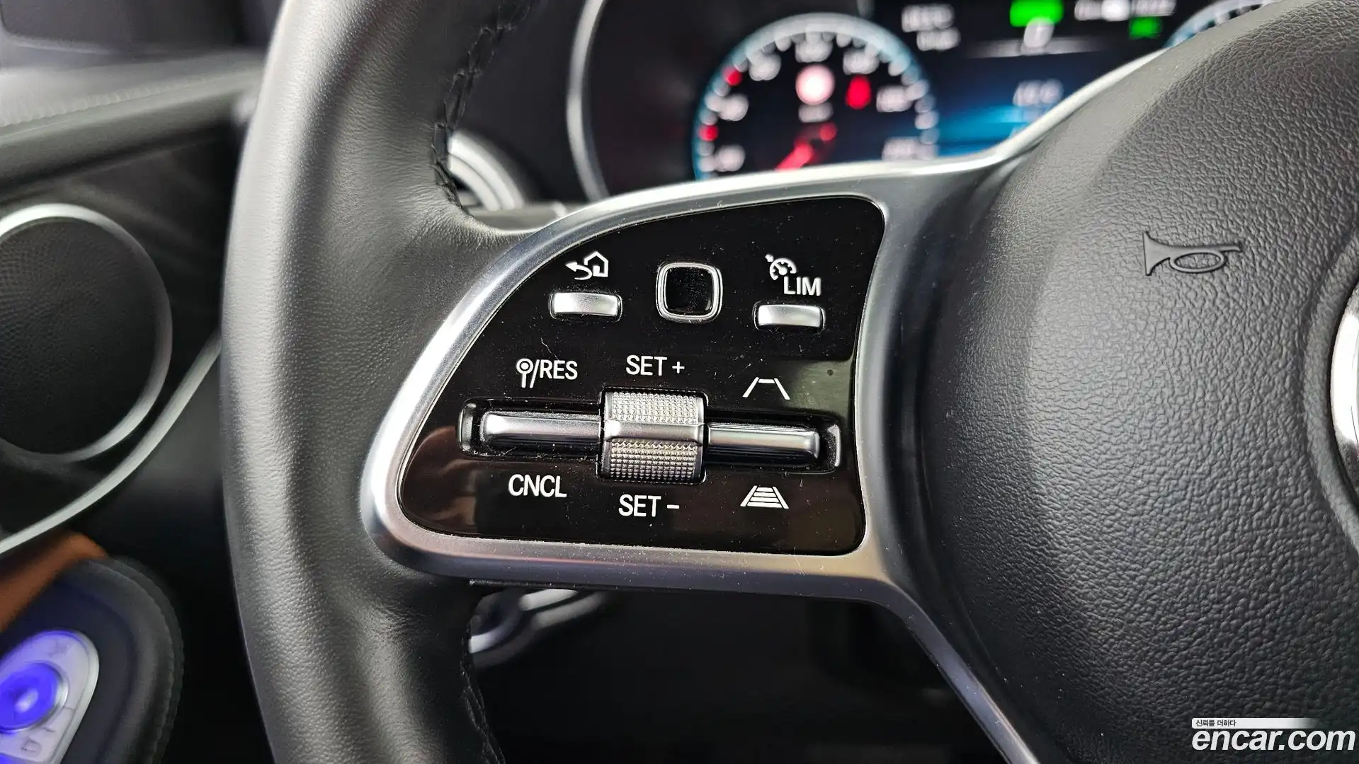 GLC-Class Mercedes-Benz 2023.4-OPTION-046