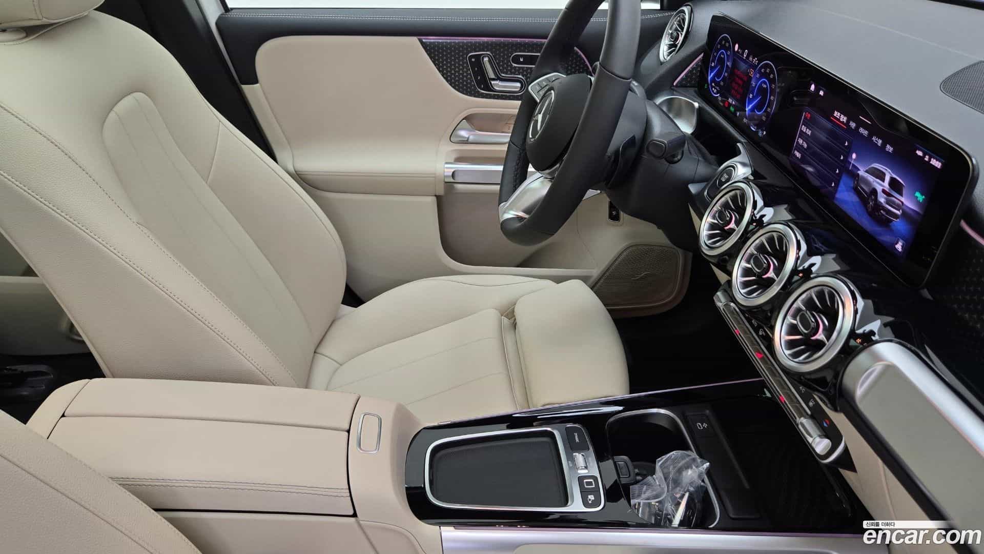 EQB Mercedes-Benz 2025.8-INNER-009