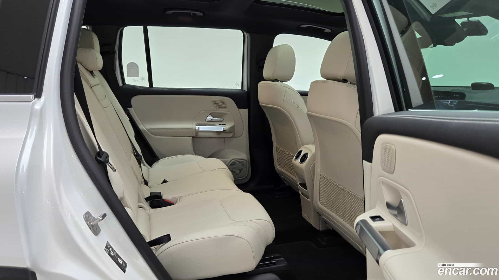 EQB Mercedes-Benz 2025.8-INNER-010