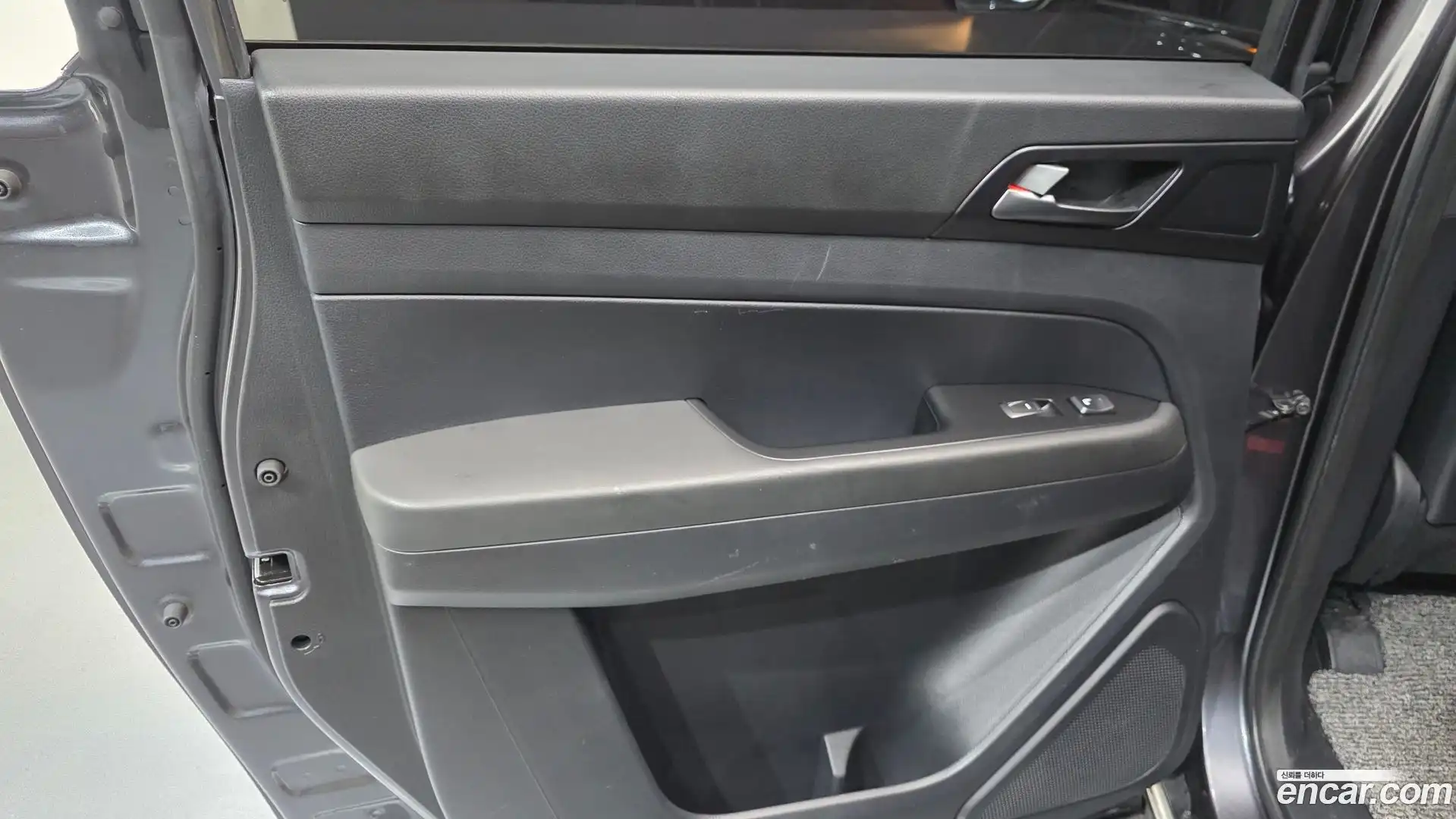 Rexton KG Mobility 2020.6-INNER-035