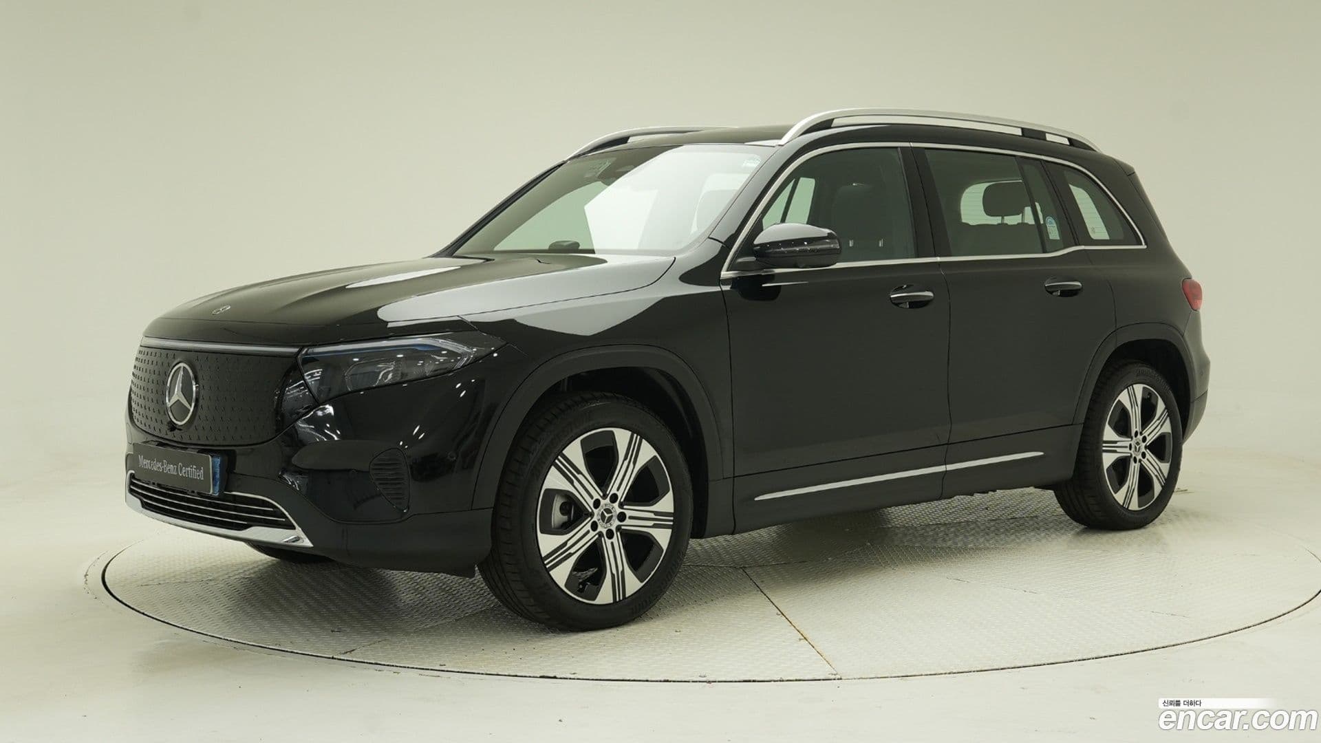 Main__Slider__Photo:EQB Mercedes-Benz 2025.8-0
