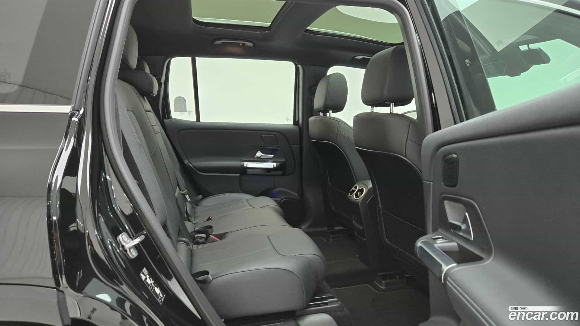 EQB Mercedes-Benz 2025.8-INNER-010