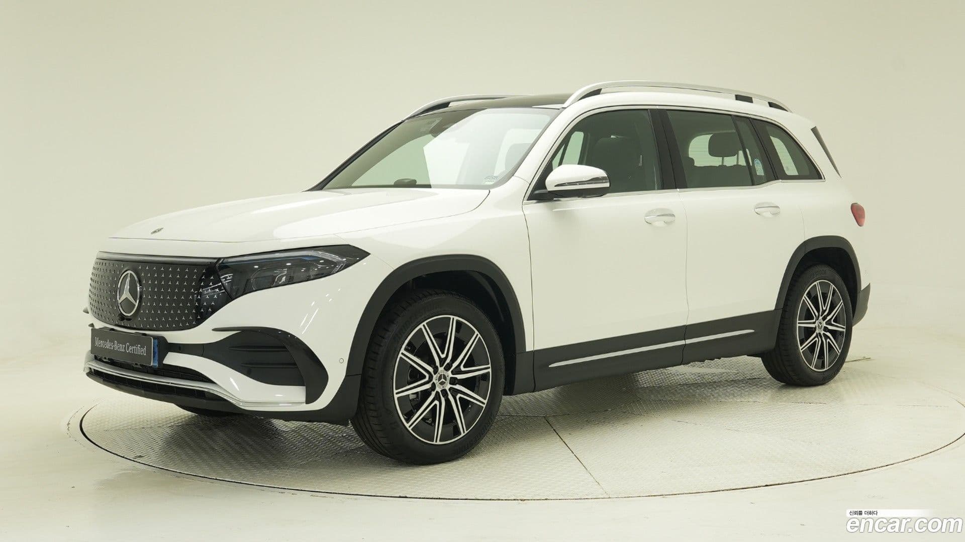Main__Slider__Photo:EQB Mercedes-Benz 2025.8-0