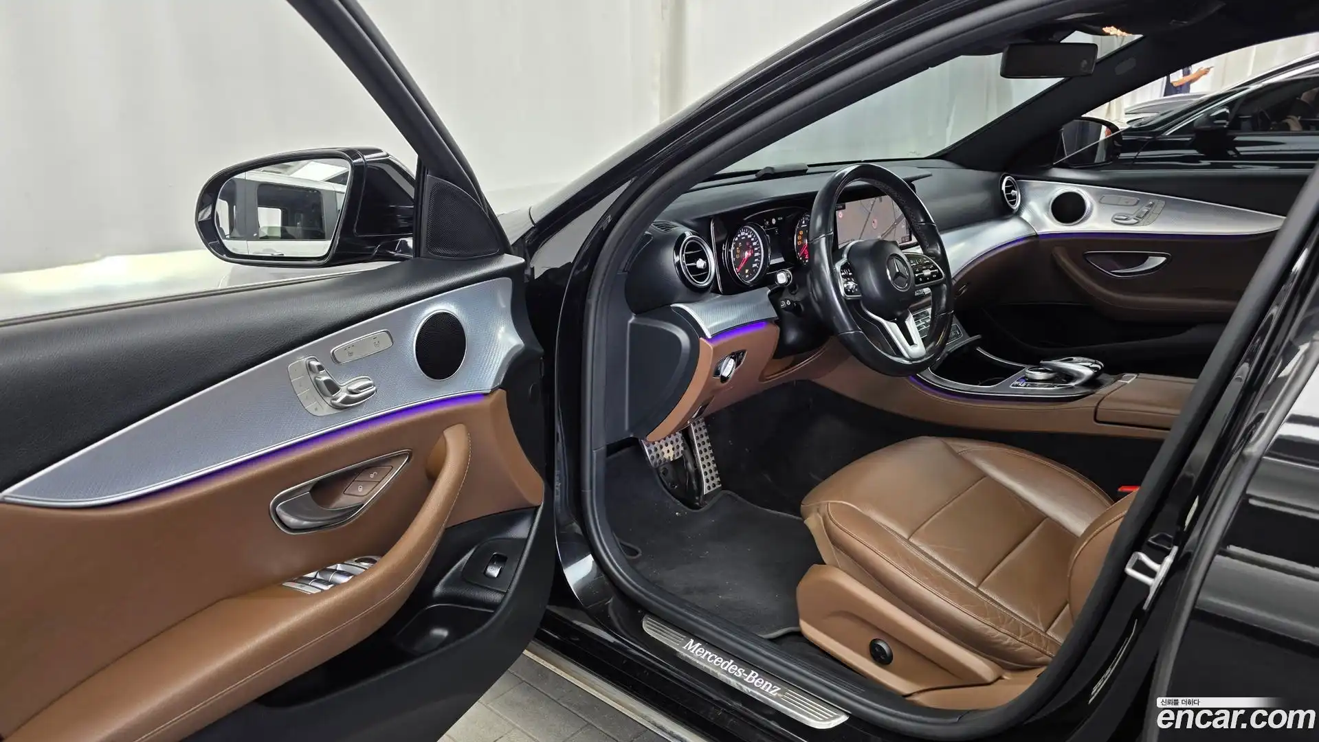 E-Class Mercedes-Benz 2019.10-INNER-010