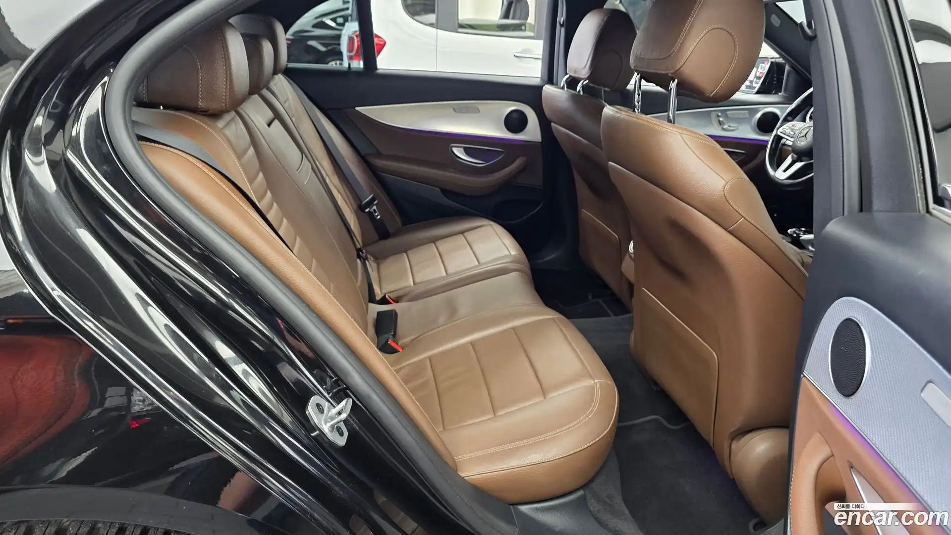 E-Class Mercedes-Benz 2019.10-OPTION-016