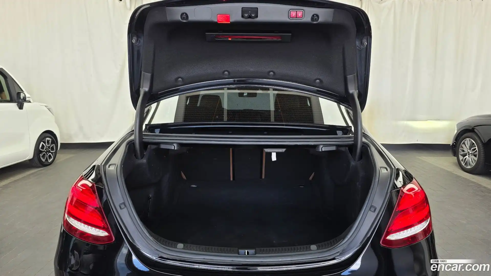 E-Class Mercedes-Benz 2019.10-OPTION-024