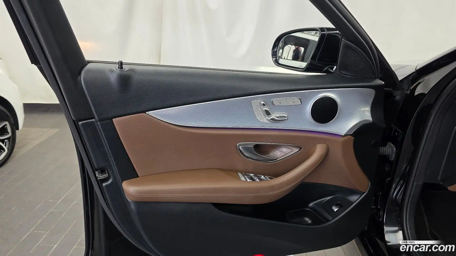 E-Class Mercedes-Benz 2019.10-INNER-034