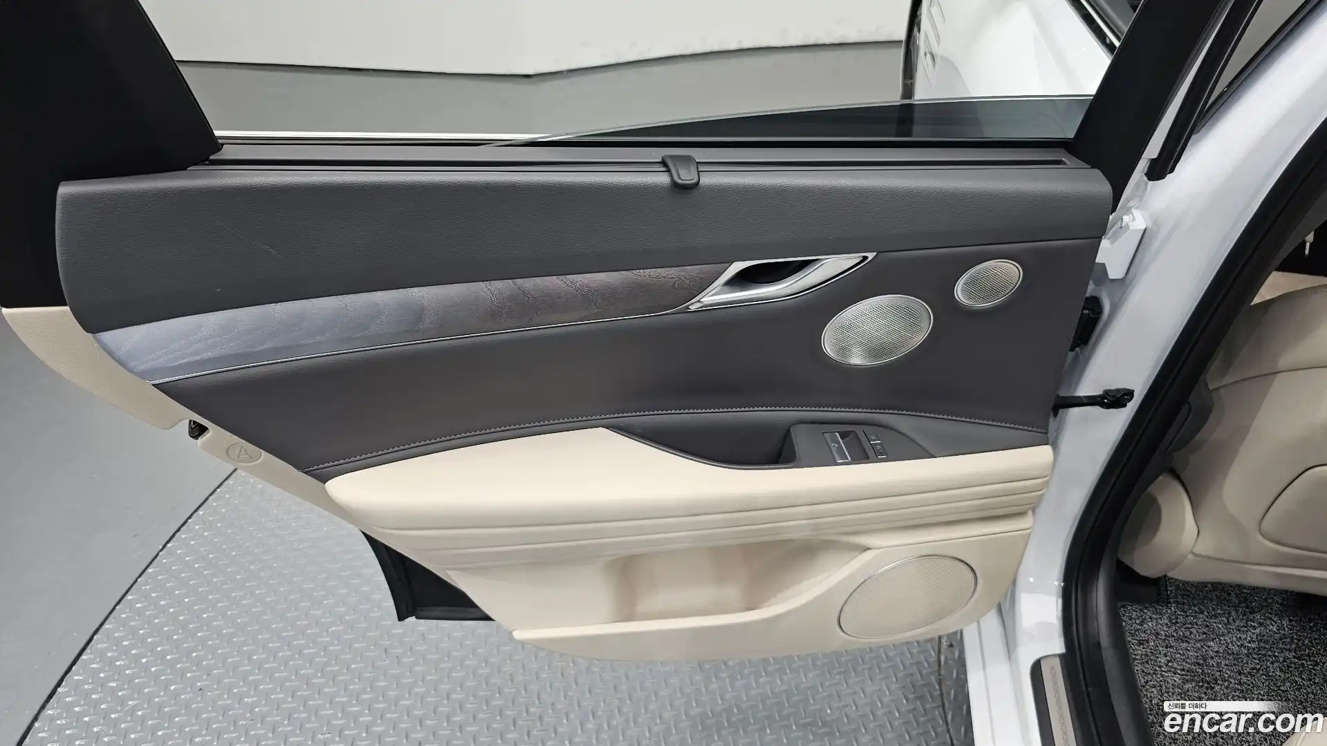 G80 Genesis 2023.4-INNER-035