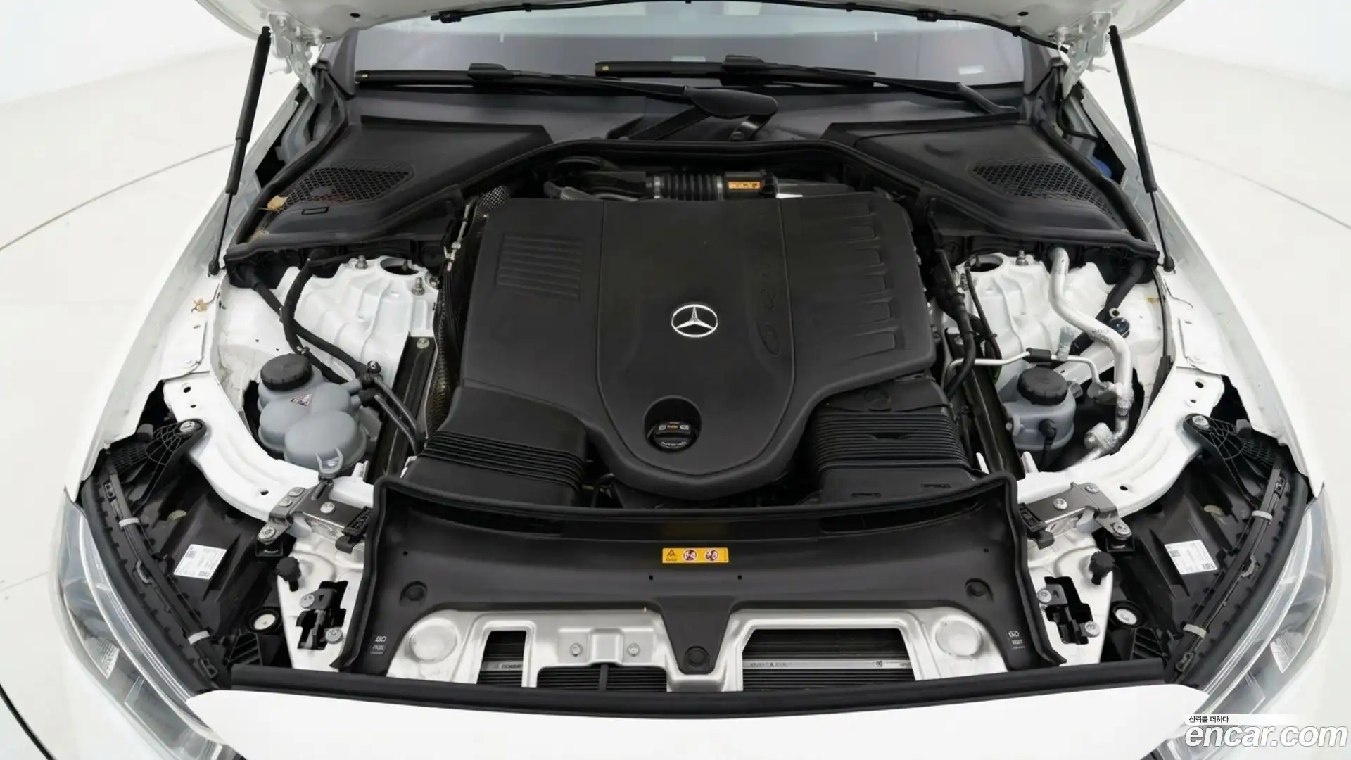 E-Class Mercedes-Benz 2025.7-OUTER-006