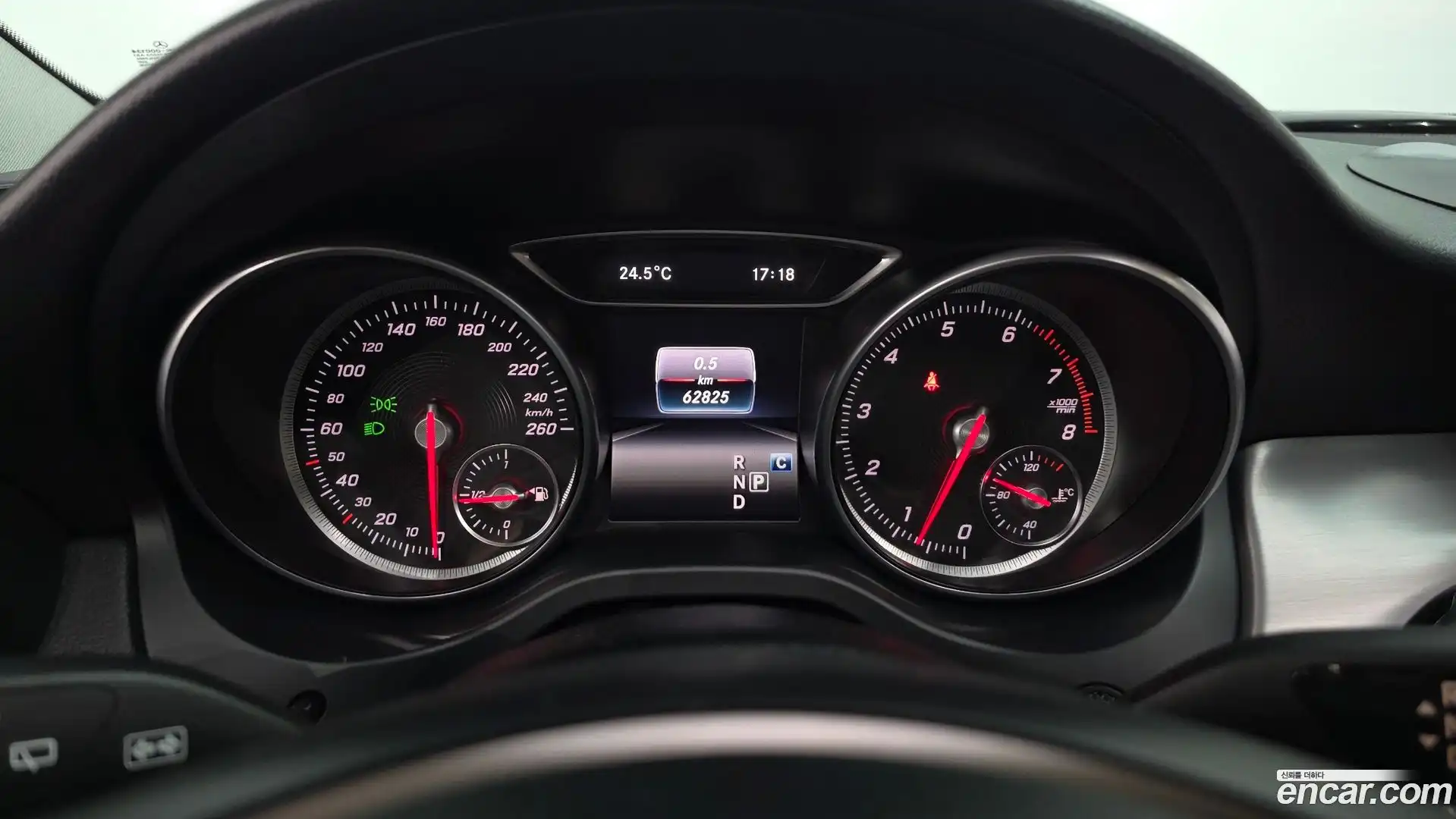GLA-Class Mercedes-Benz 2019.2-INNER-008