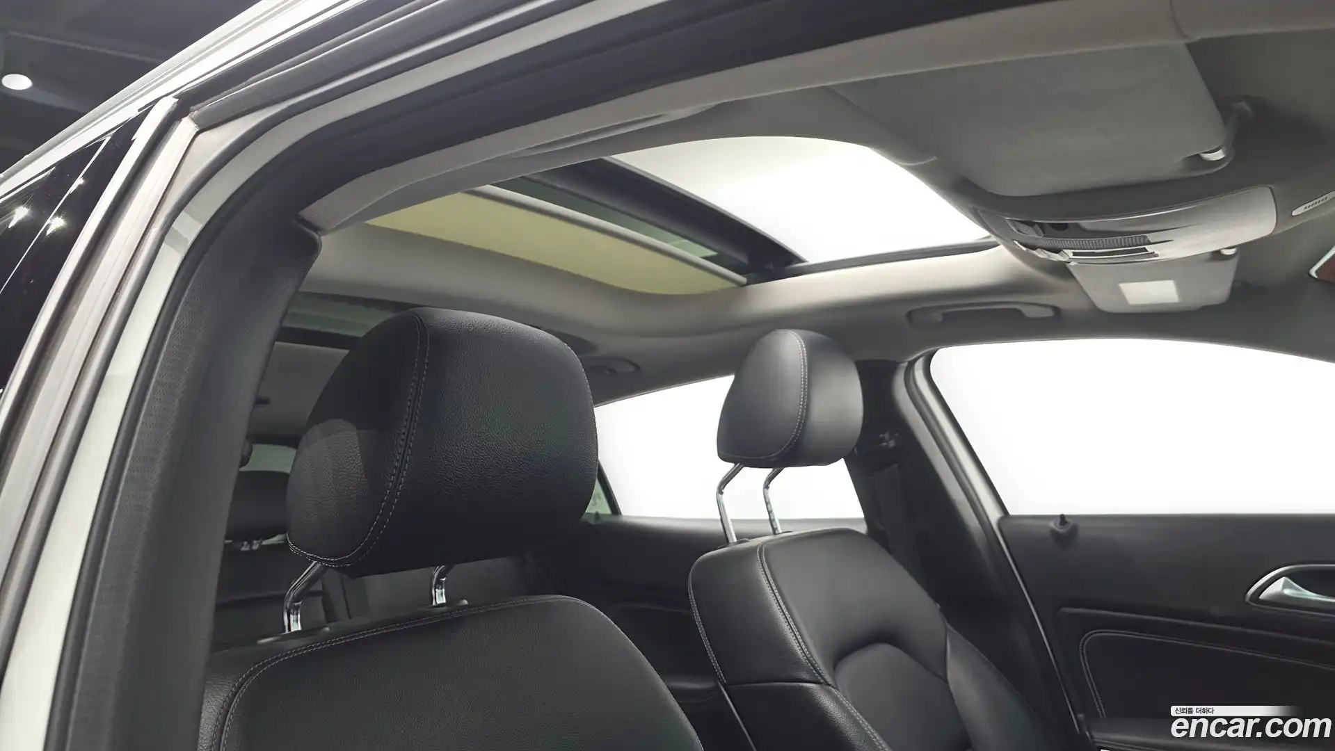 GLA-Class Mercedes-Benz 2019.2-OPTION-020