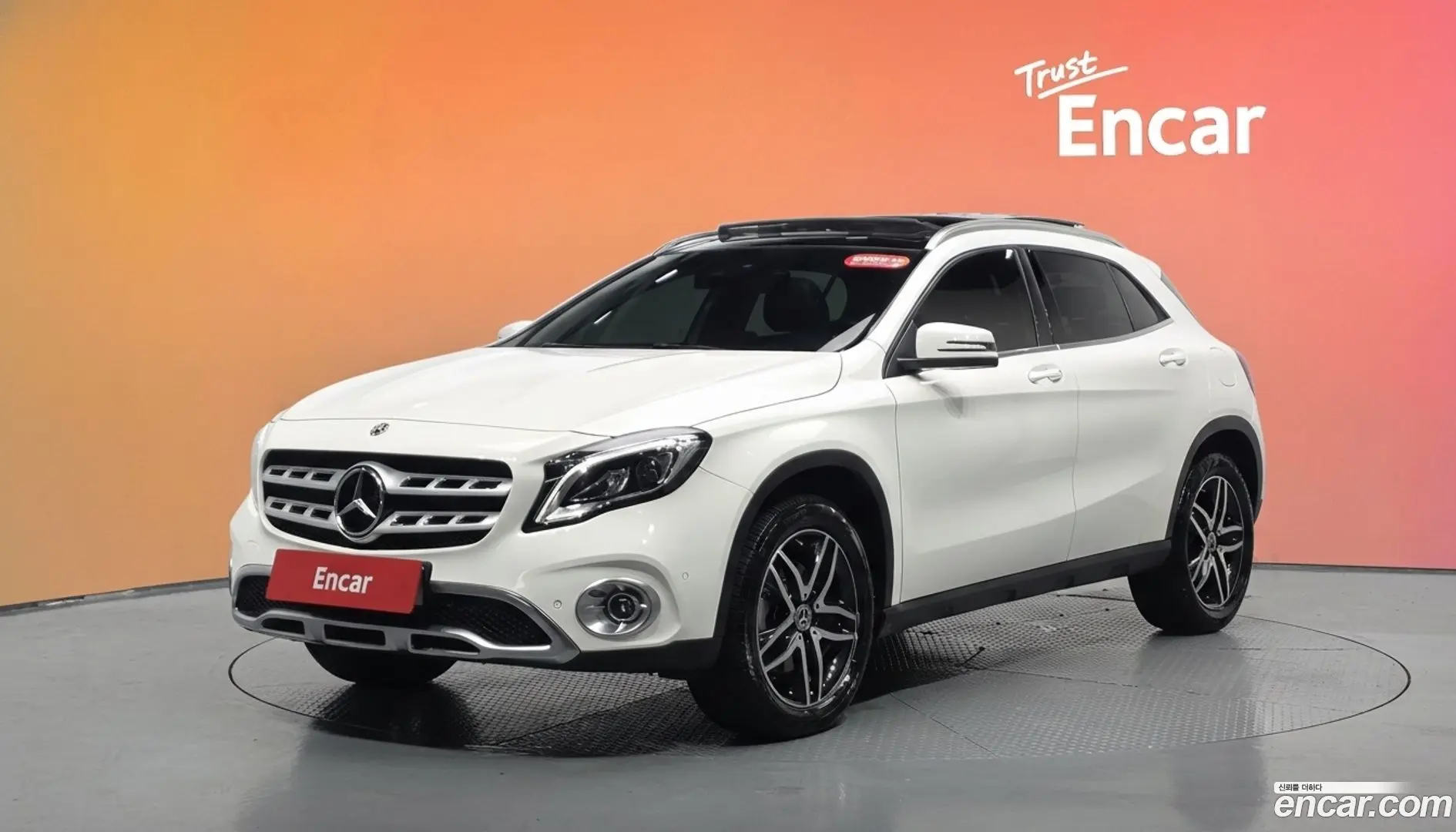 Main__Slider__Photo:GLA-Class Mercedes-Benz 2019.2-0